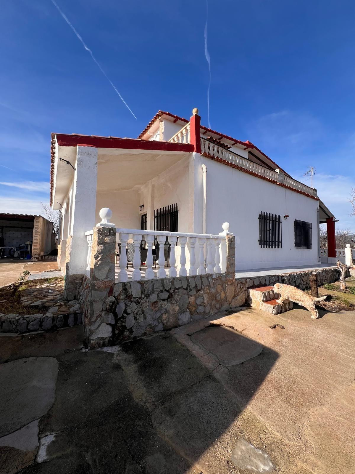 CHALET CON GRAN PARCELA EN VILLAR DEL ARZOBISPO - foto 2