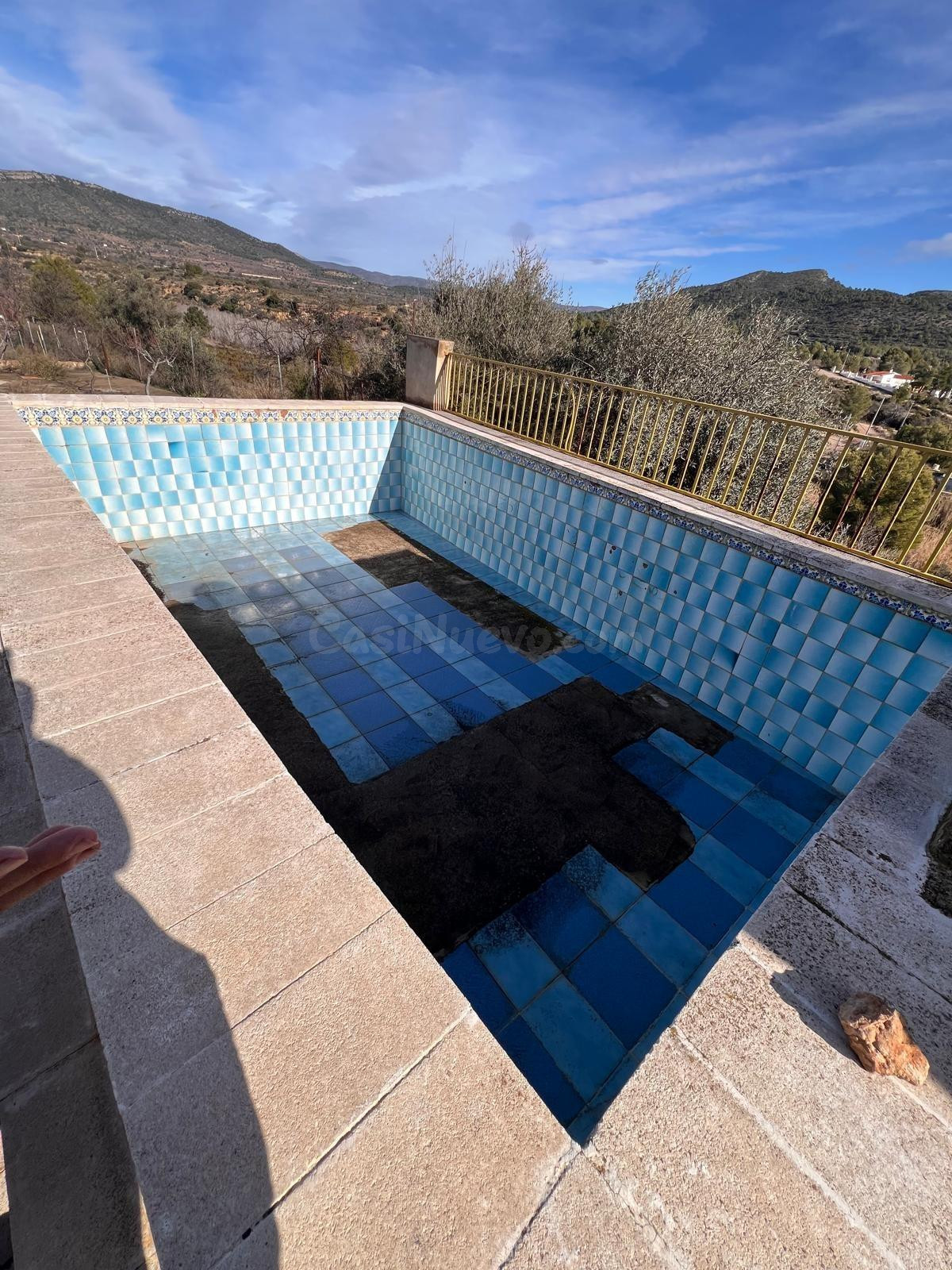 CHALET CON GRAN PARCELA EN VILLAR DEL ARZOBISPO - foto 3