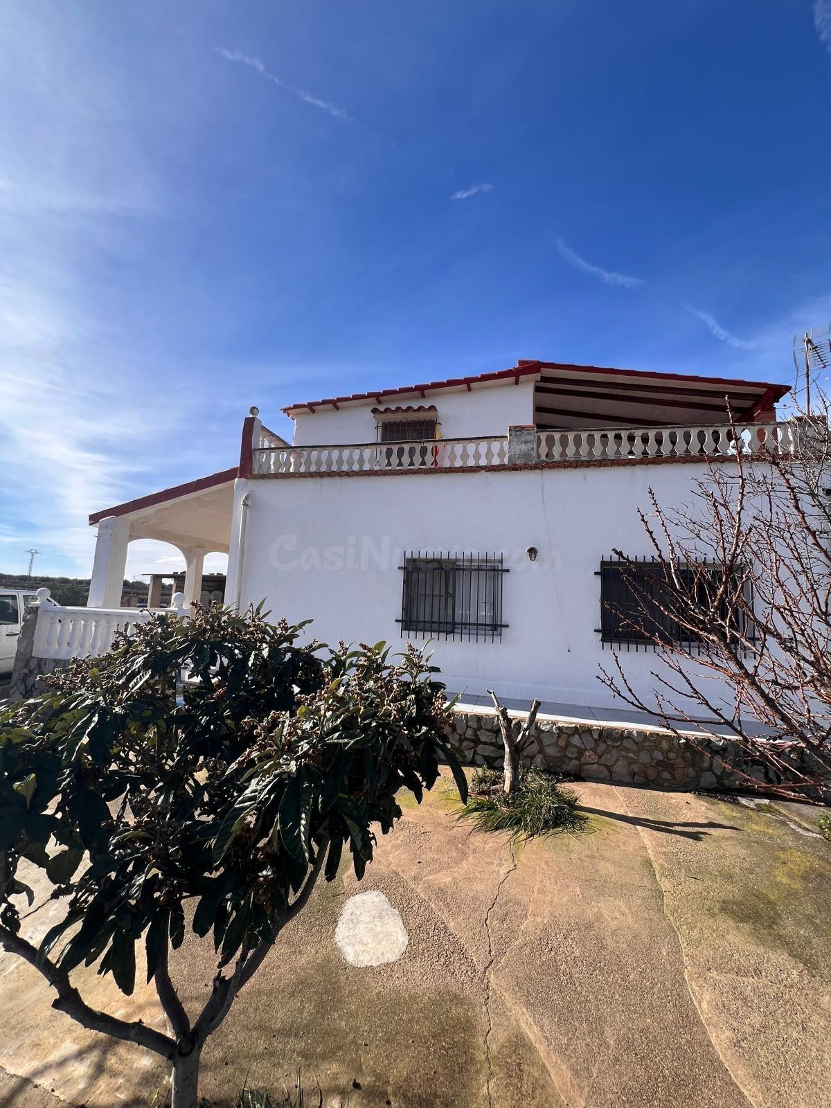 CHALET CON GRAN PARCELA EN VILLAR DEL ARZOBISPO - foto 4