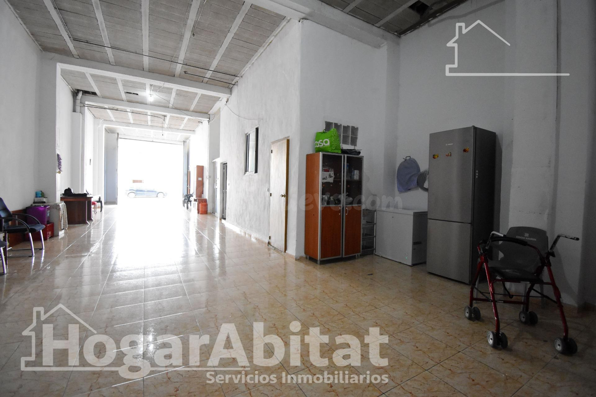¡MAGNÍFICA CASA! CON OCHO DORMITORIOS, TERRAZA Y GARAJE, CER - foto 3