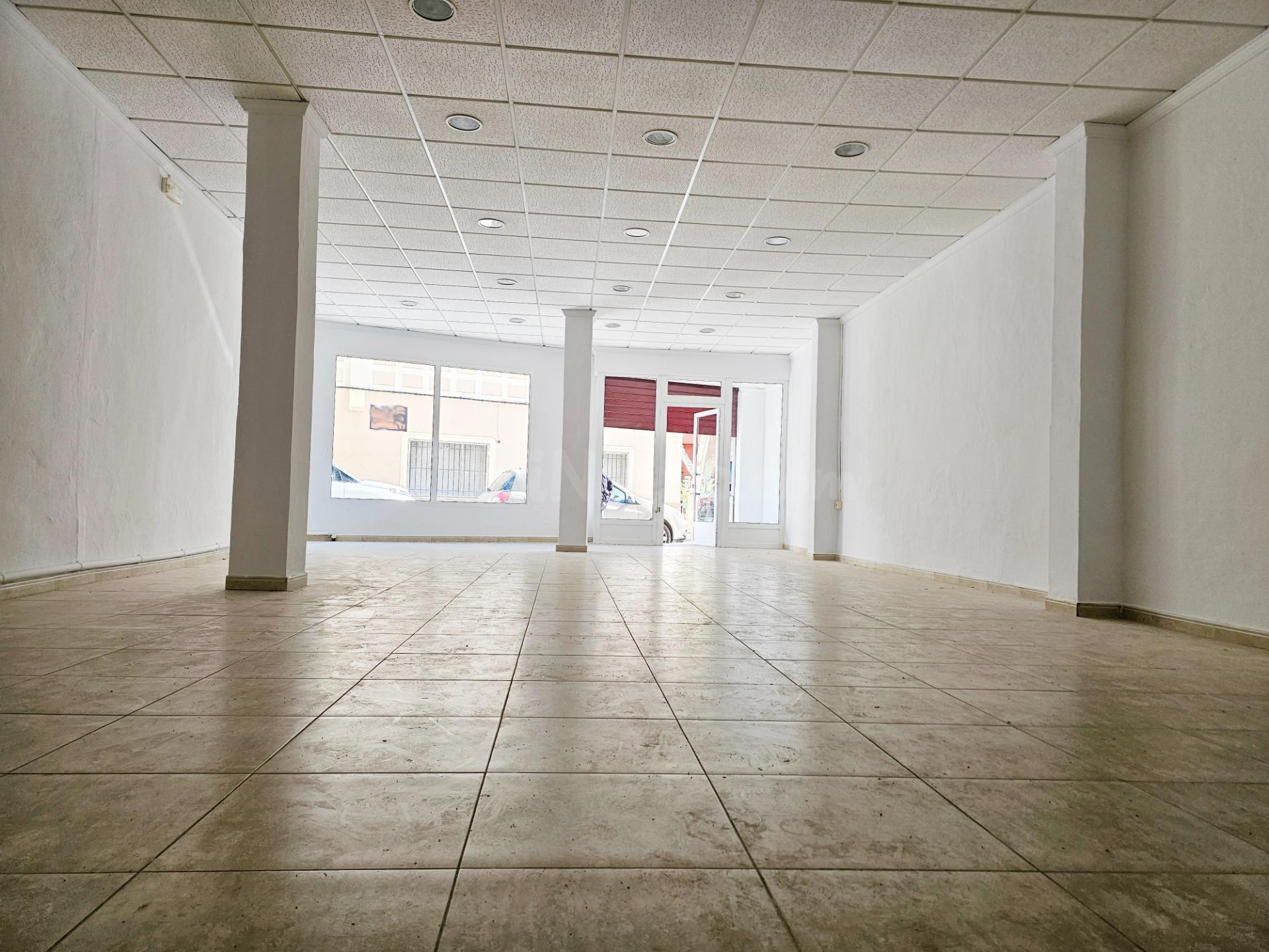 Local comercial en venta en muy buena zona