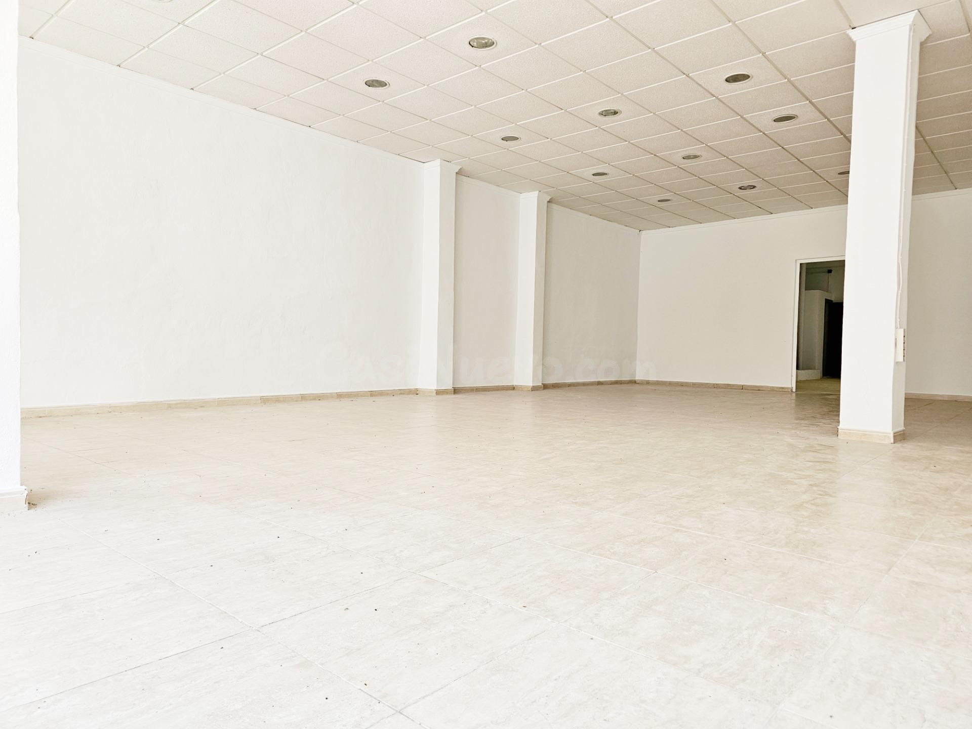Local comercial en venta en muy buena zona - foto 2