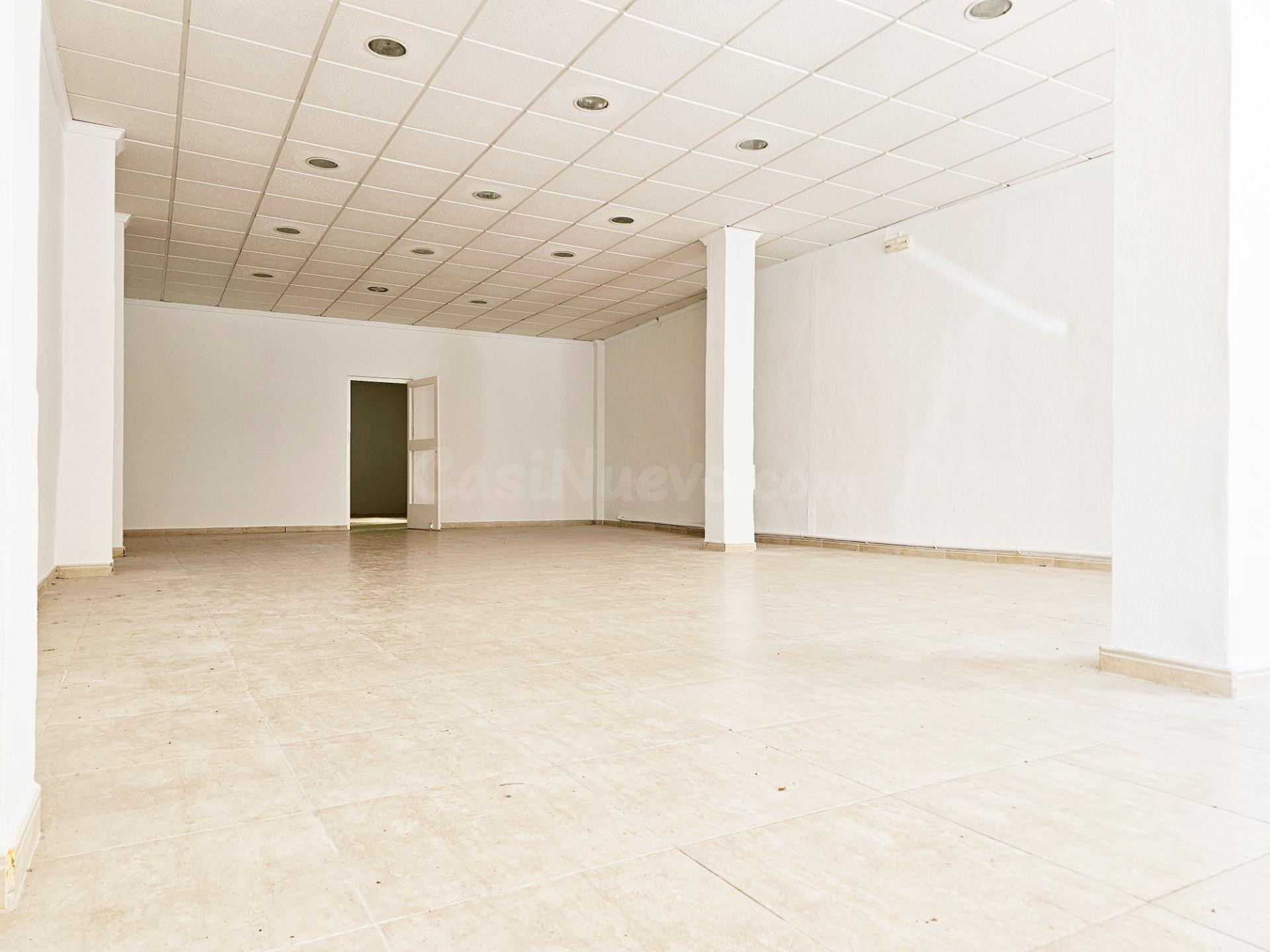 Local comercial en venta en muy buena zona - foto 3