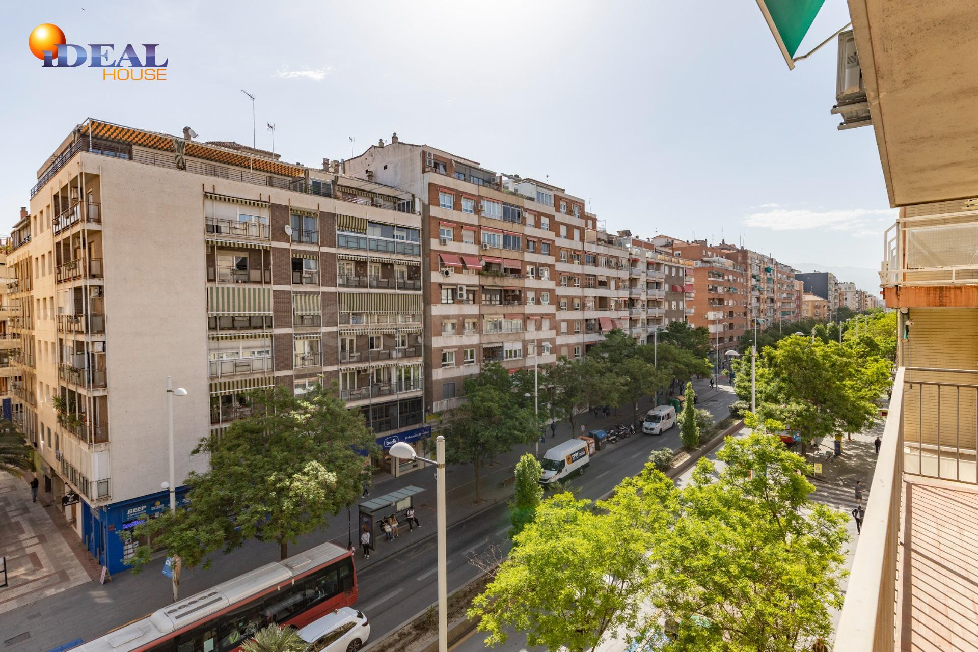 Piso con terraza y gran potencial junto a Camino de Ronda - foto 3