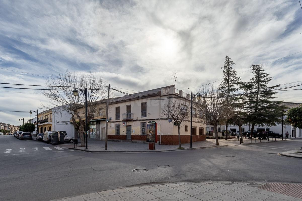 EDIFICIO CON VIVIENDA Y BAR RESTAURANTE EN CIJUELA.