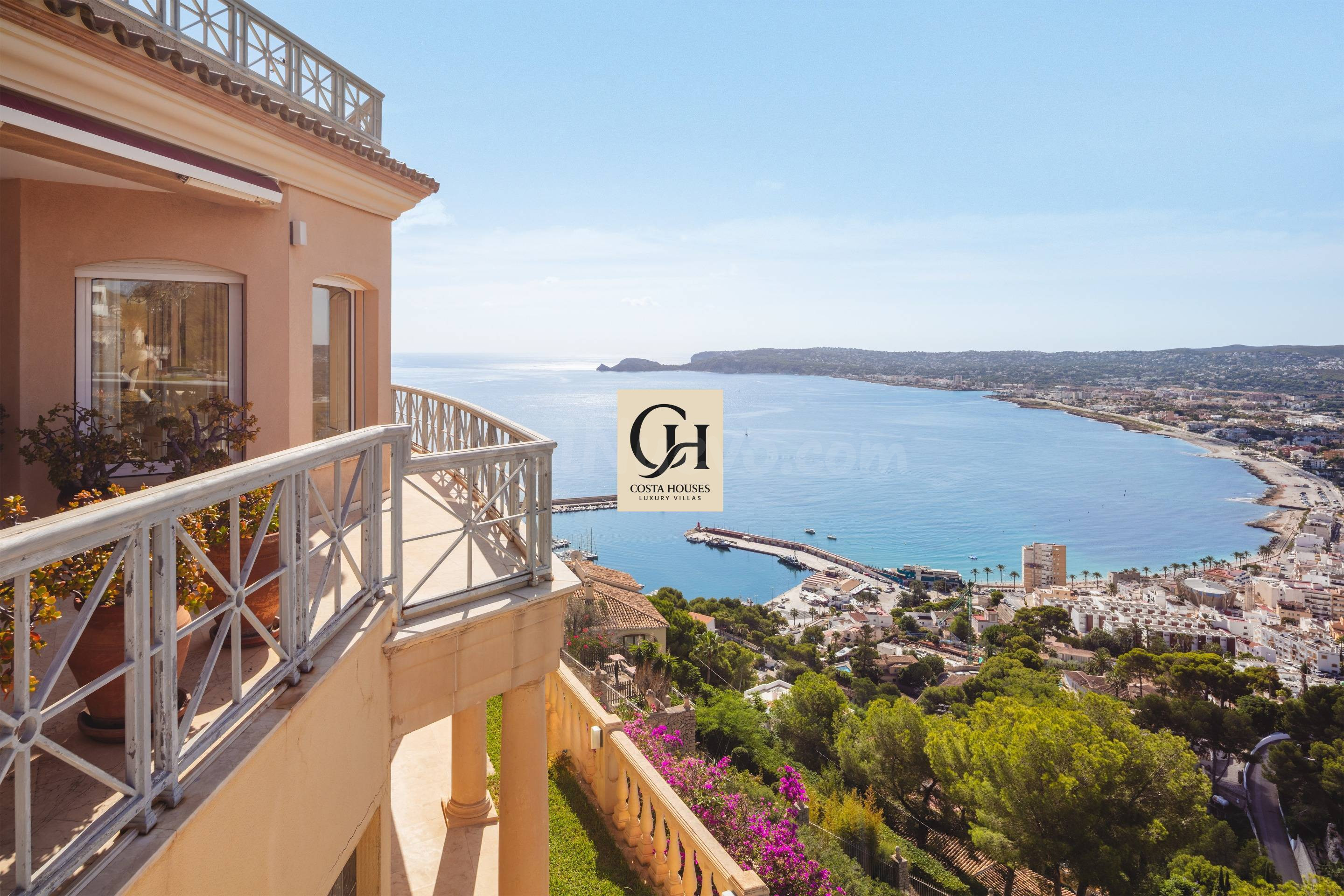VILLA AUREA · VISTAS AL MAR PANORÁMICAS Y DOMINANTES SOBRE L