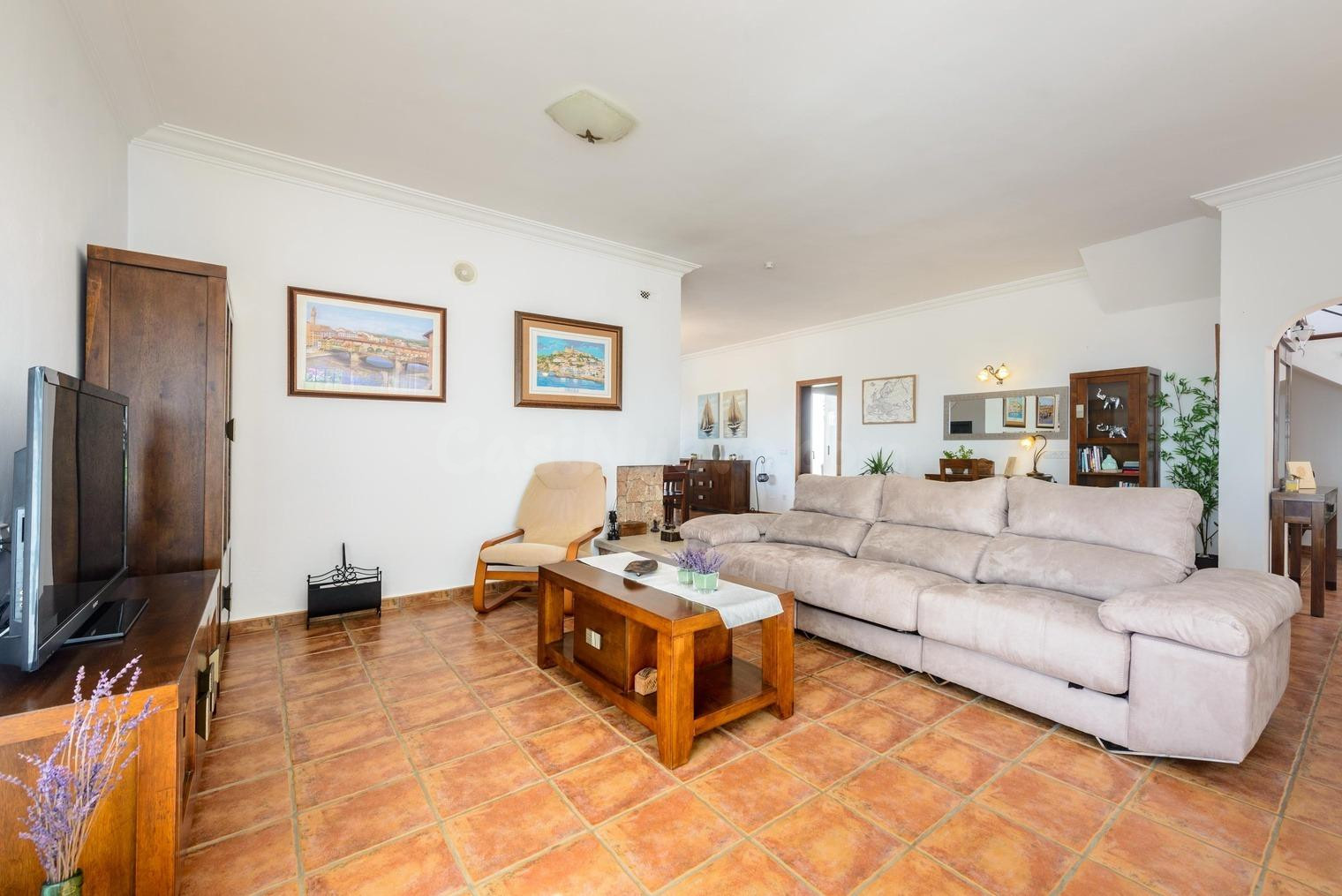 Exclusiva villa ubicada en un entorno natural privilegiado y - foto 5