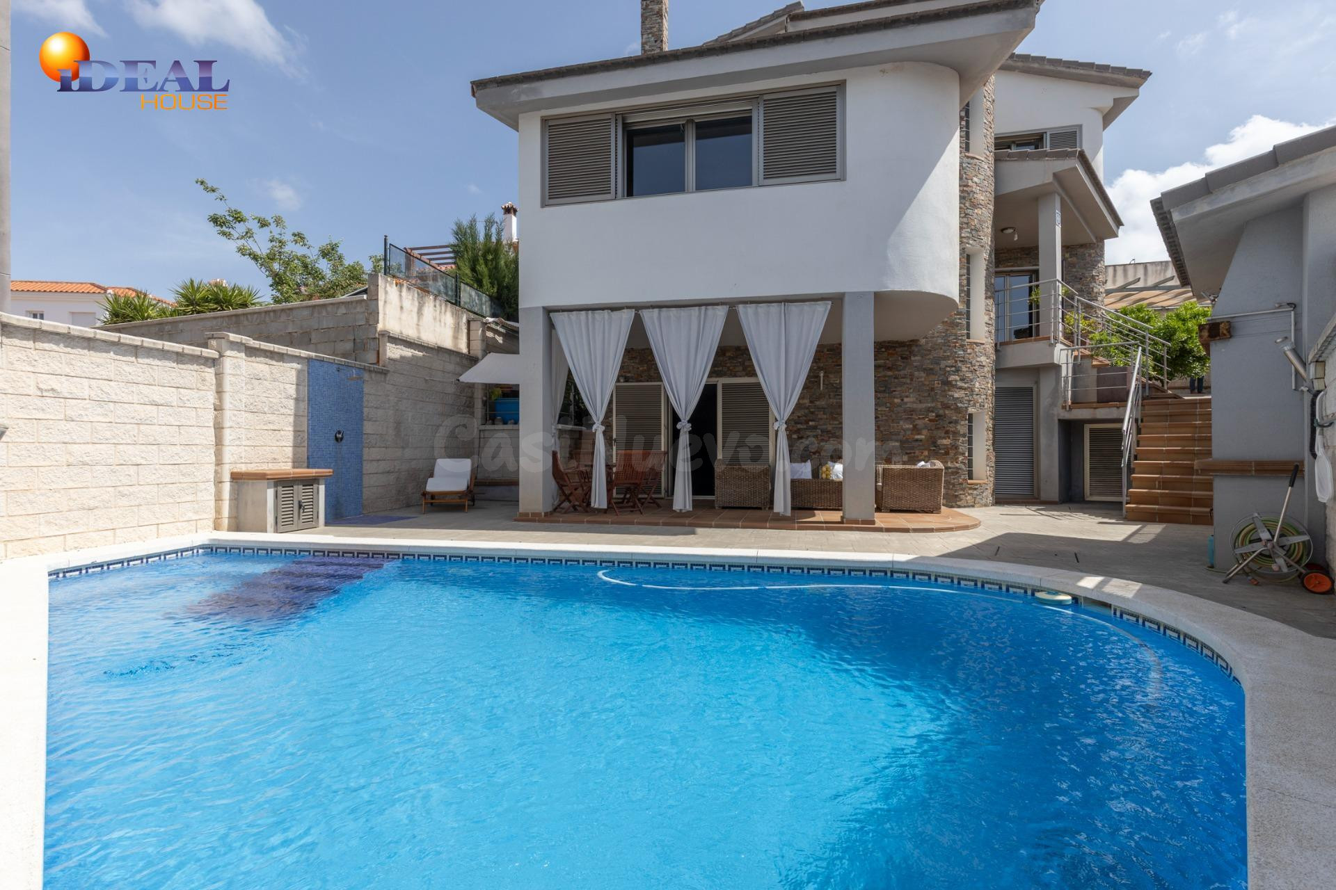 ¡ESPECTACULAR CHALET INDEPENDIENTE MODERNO CON PISCINA PRIVA - foto 2