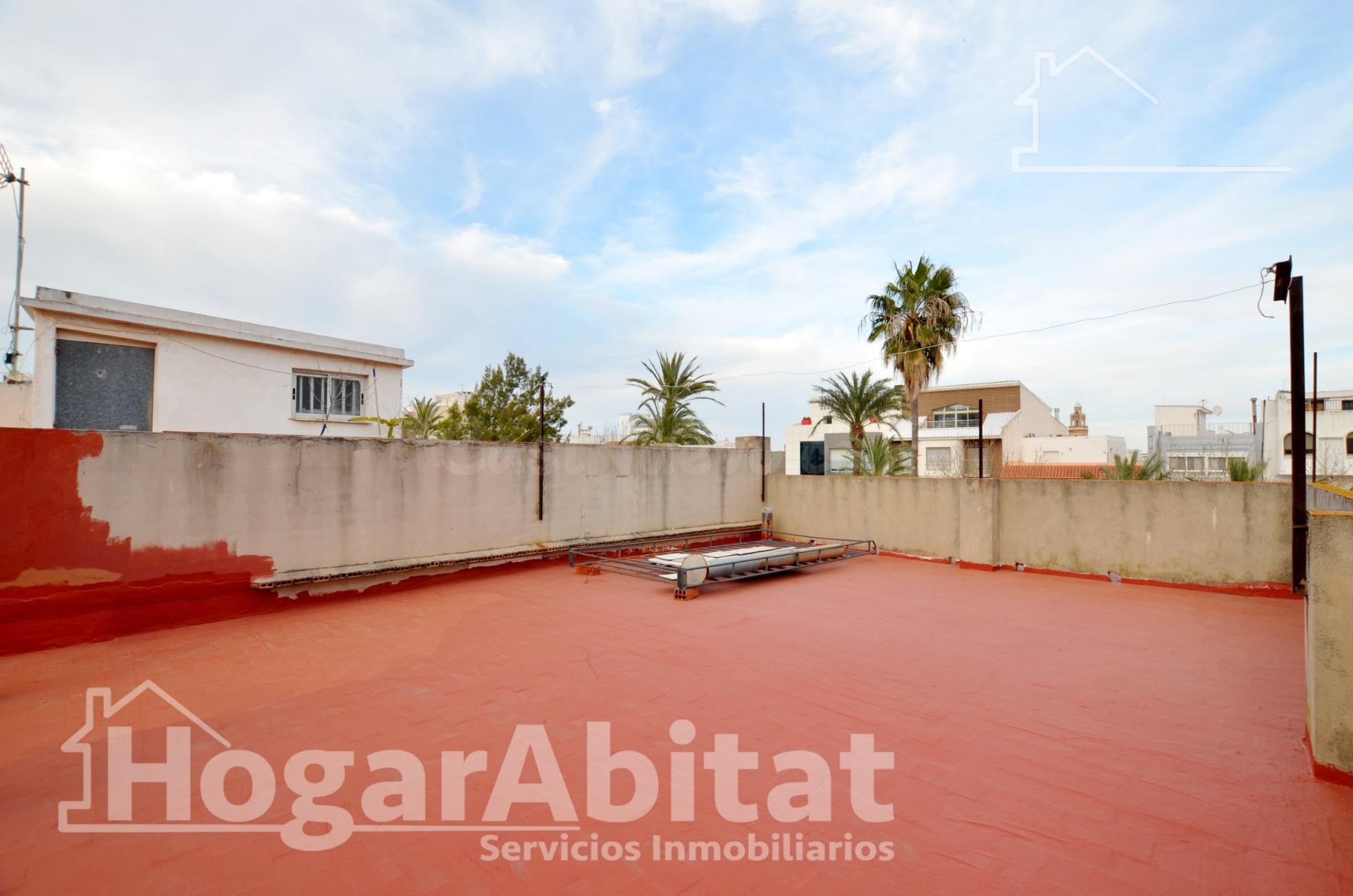 CASA CON DOS TERRAZAS Y UN LOCAL COMERCIAL - foto 4