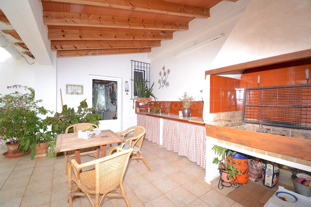 Chalet con apartamento independiente y gran parcela en una d - foto 3