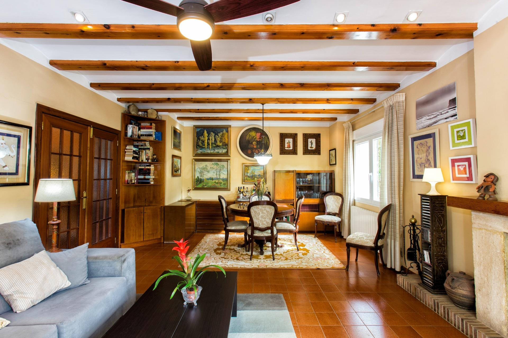 Chalet con apartamento independiente y gran parcela en una d - foto 4