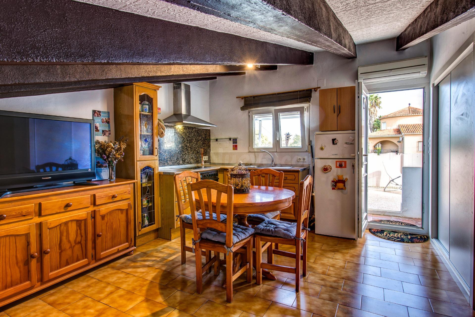 Chalet con apartamento independiente y gran parcela en una d - foto 5