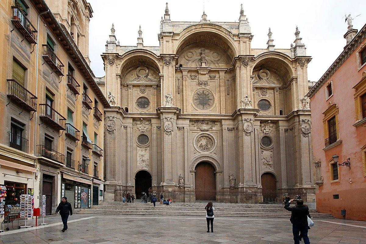 JUNTO CATEDRAL