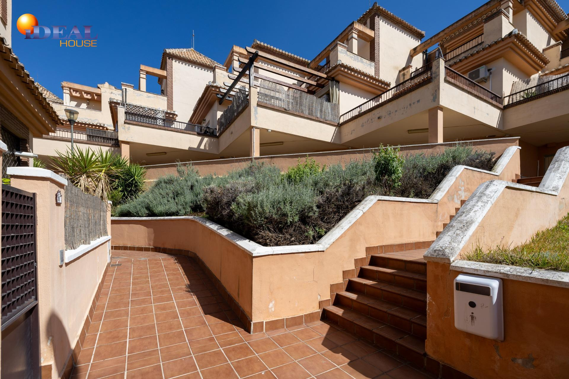 Ponemos a la venta esta preciosa casa en Urbanizacion cerrad