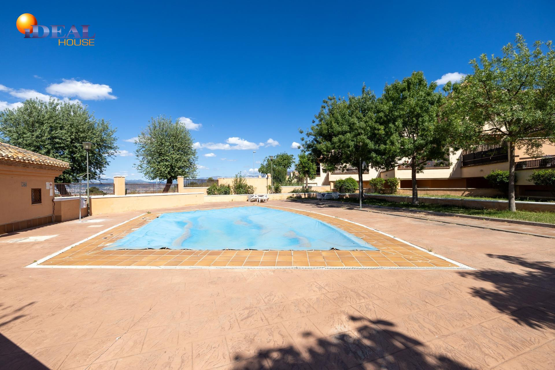 Ponemos a la venta esta preciosa casa en Urbanizacion cerrad - foto 3