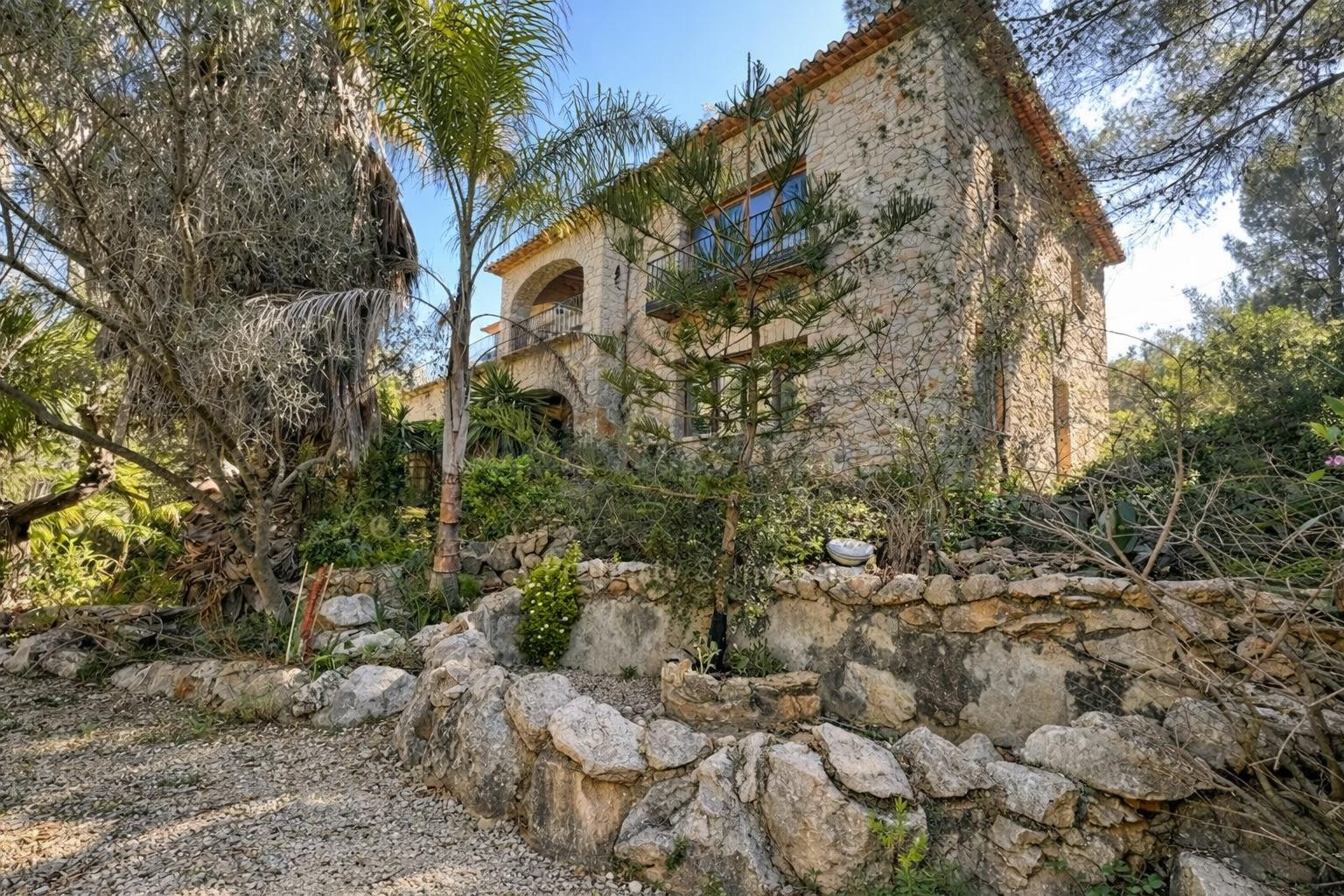 Rancho mediterráneo con potencial para hotel rural y restaur