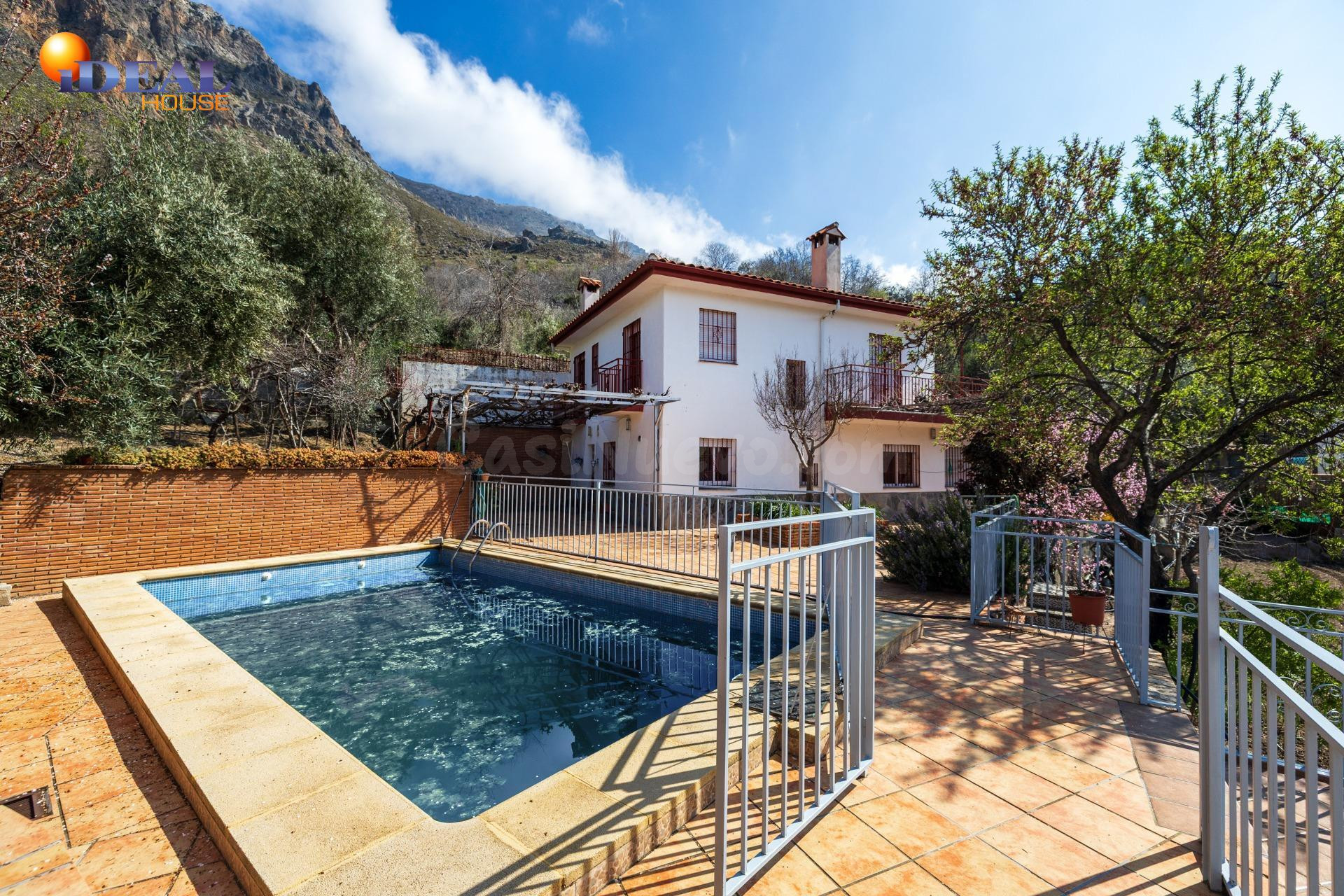 FINCA URBANA ÚNICA CON DOS VIVIENDAS EN GÜÉJAR SIERRA