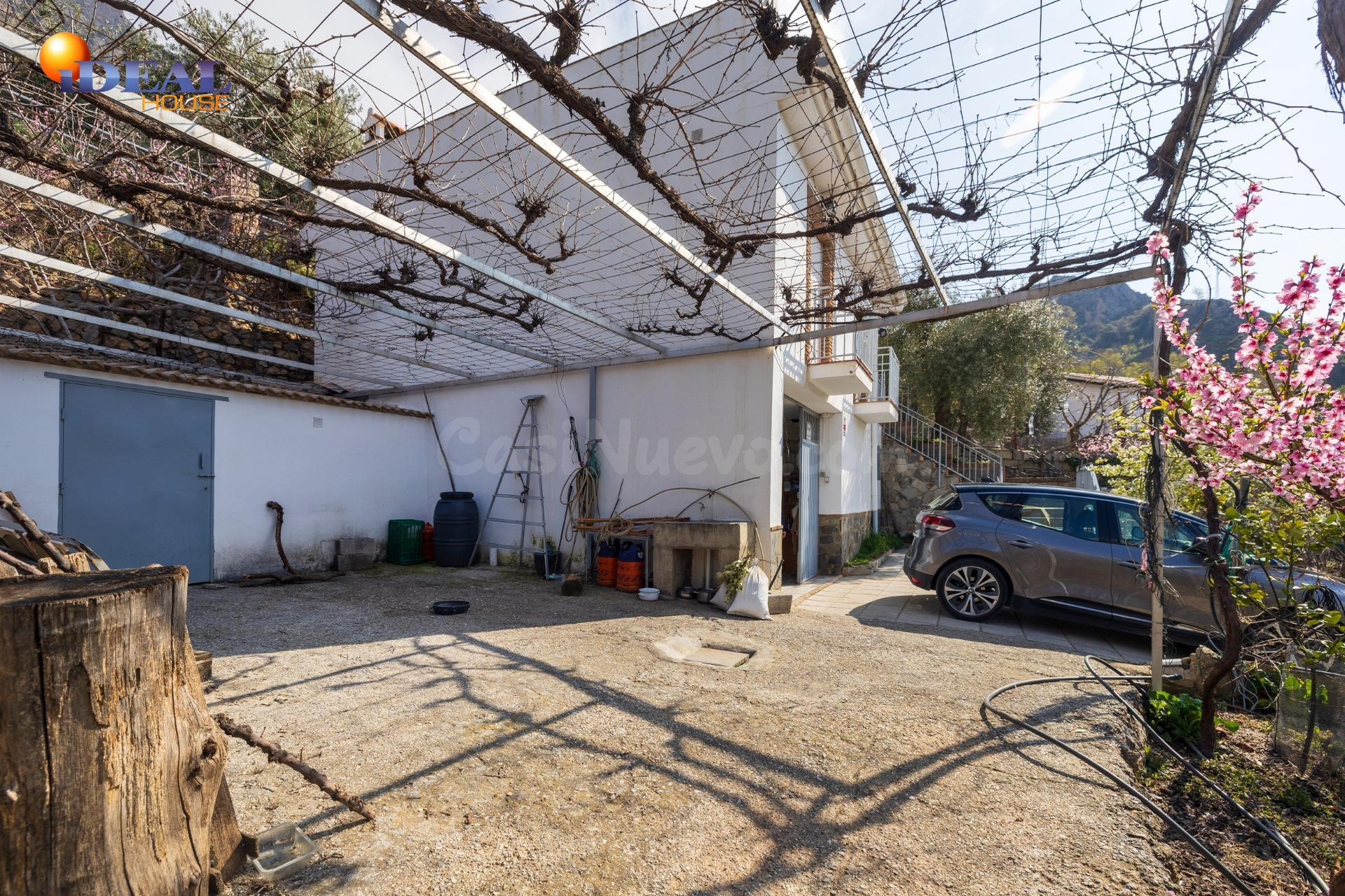 FINCA URBANA ÚNICA CON DOS VIVIENDAS EN GÜÉJAR SIERRA - foto 2