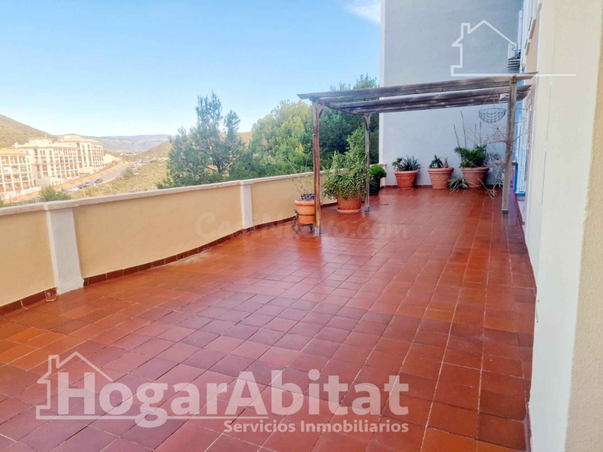 MUY AMPLIO EN RESIDENCIAL CON GARAJE, TERRAZA Y PISCINA - foto 3