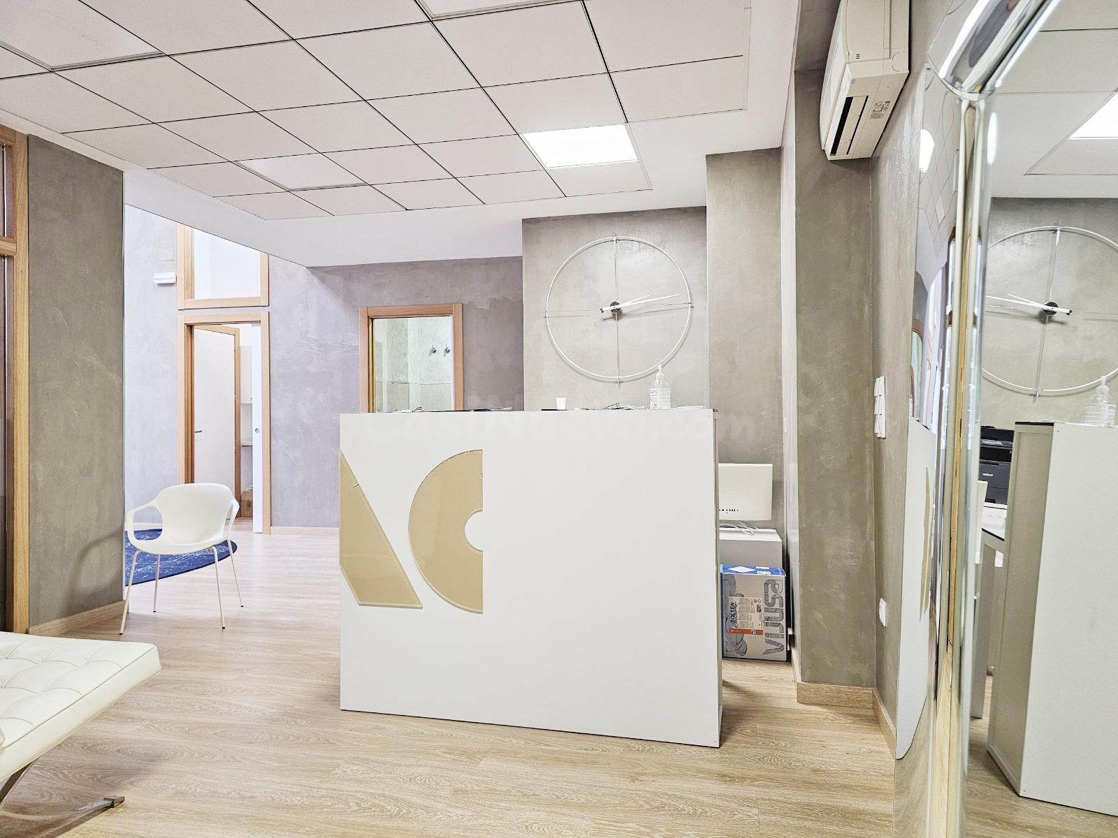 Ático acondicionado como oficina con potencial para vivienda - foto 4