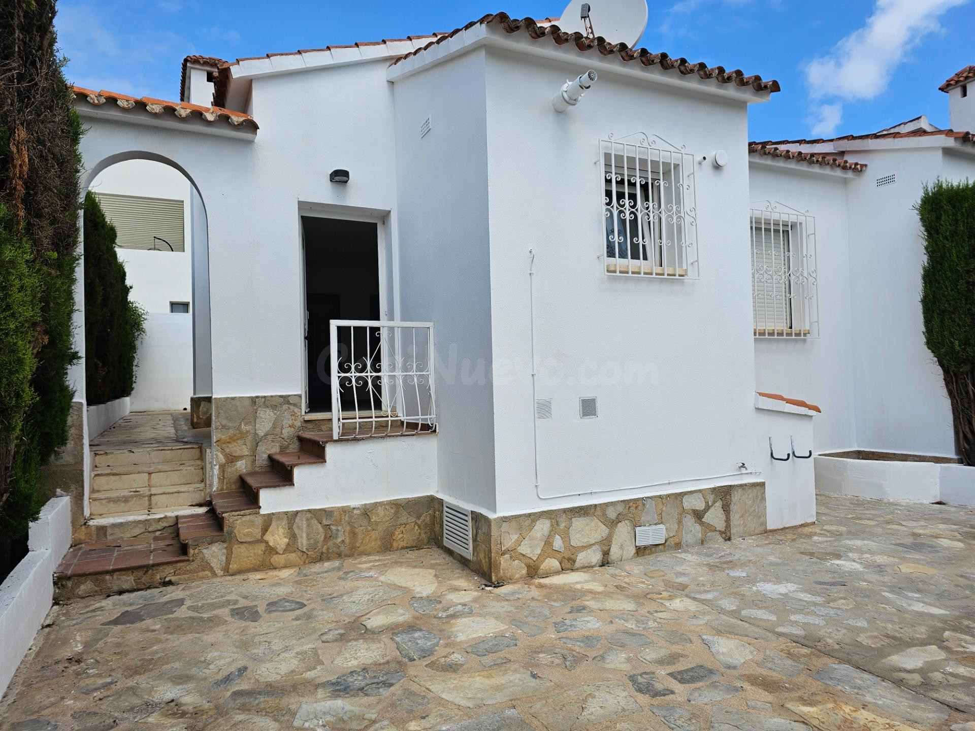 Chalet adosado en venta entre el mar y la tranquilidad - foto 2