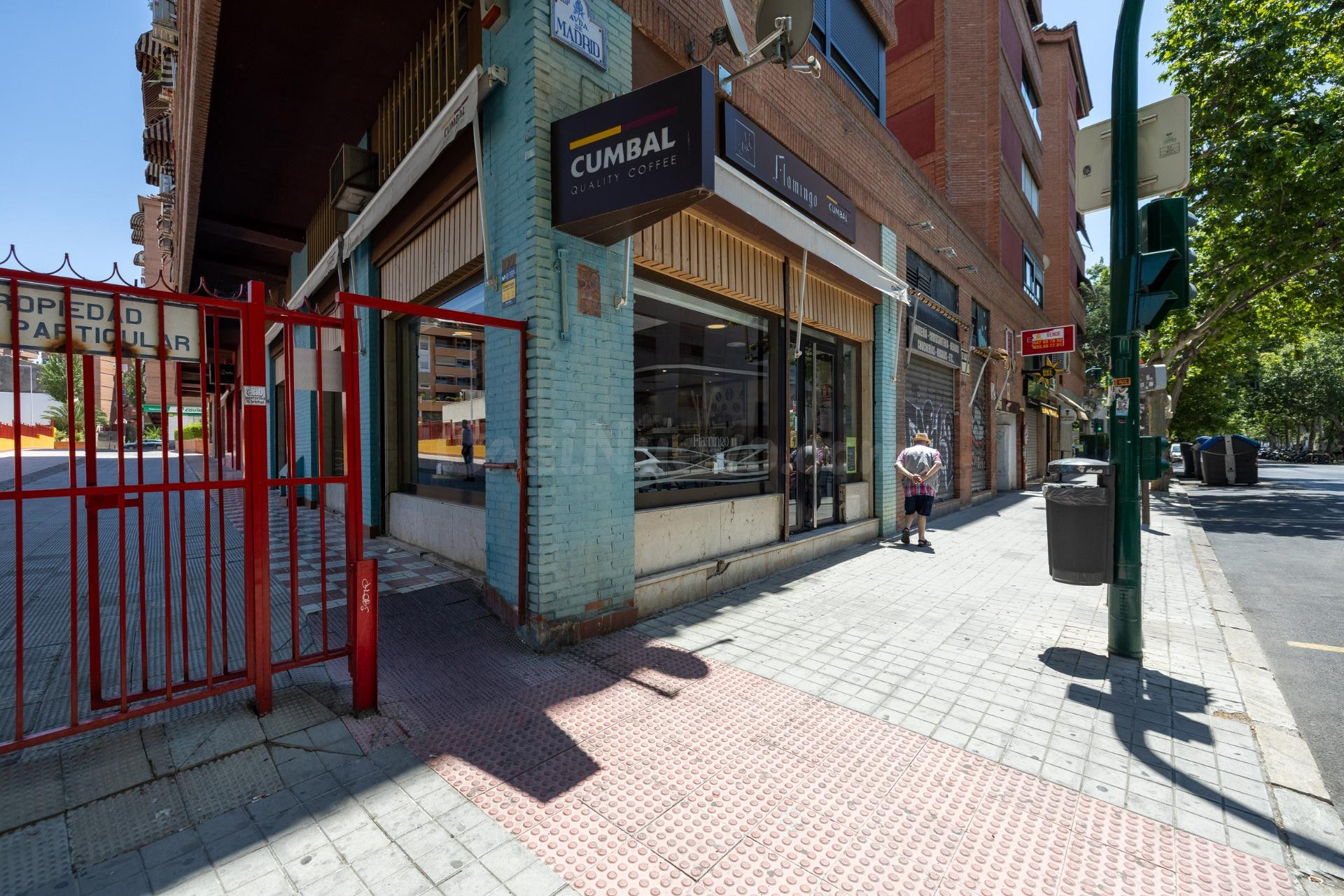 Local Comercial en rentabilidad con gran fachada en esquina. - foto 2