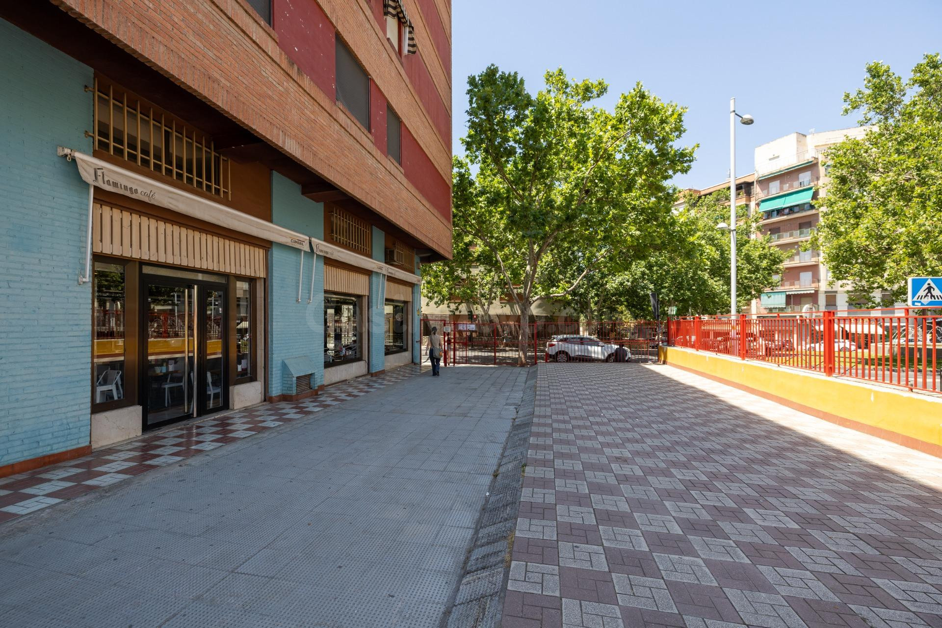 Local Comercial en rentabilidad con gran fachada en esquina. - foto 5