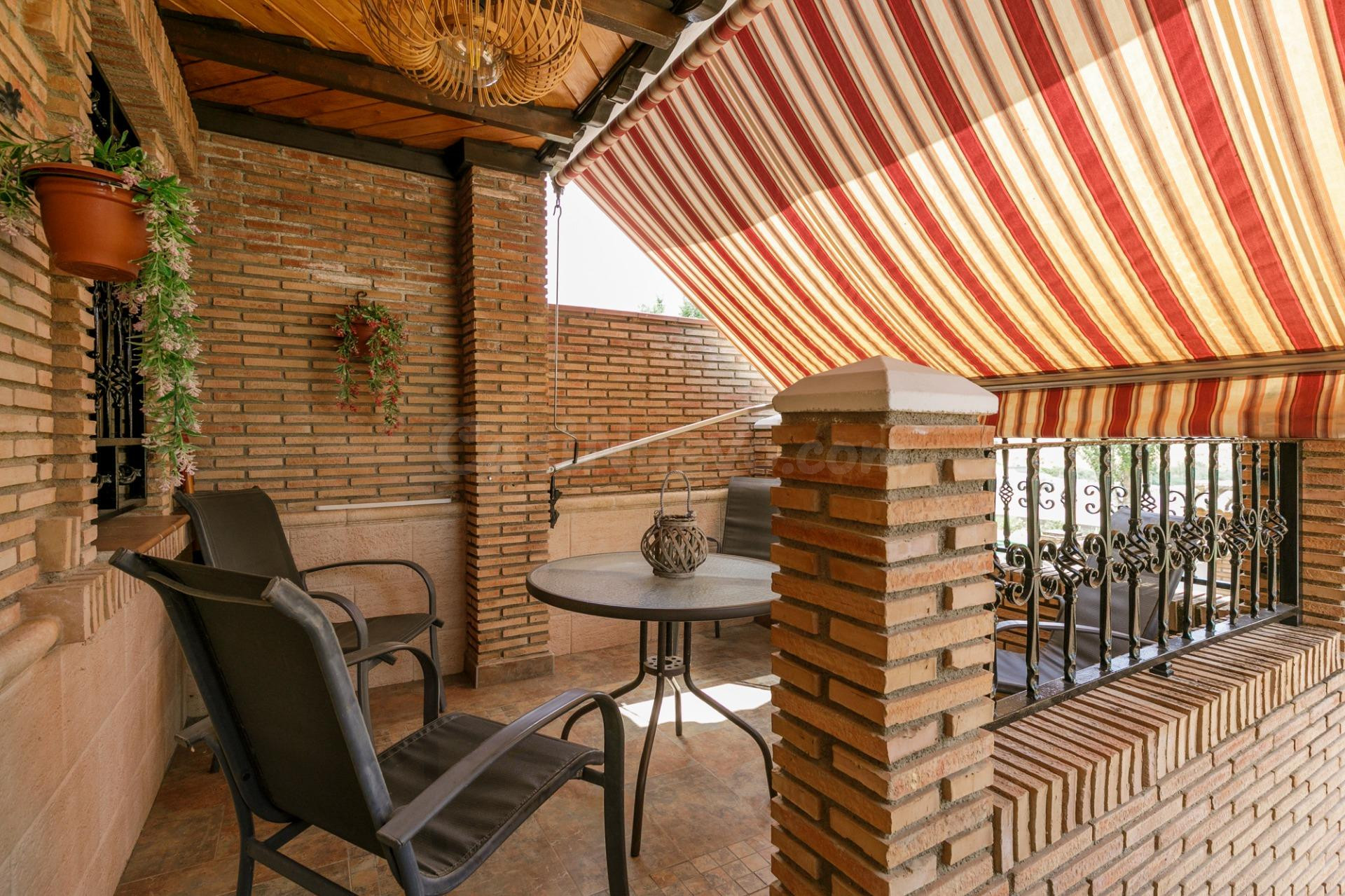 Chalet accesible de gran amplitud, con jardín privado, garaj - foto 4