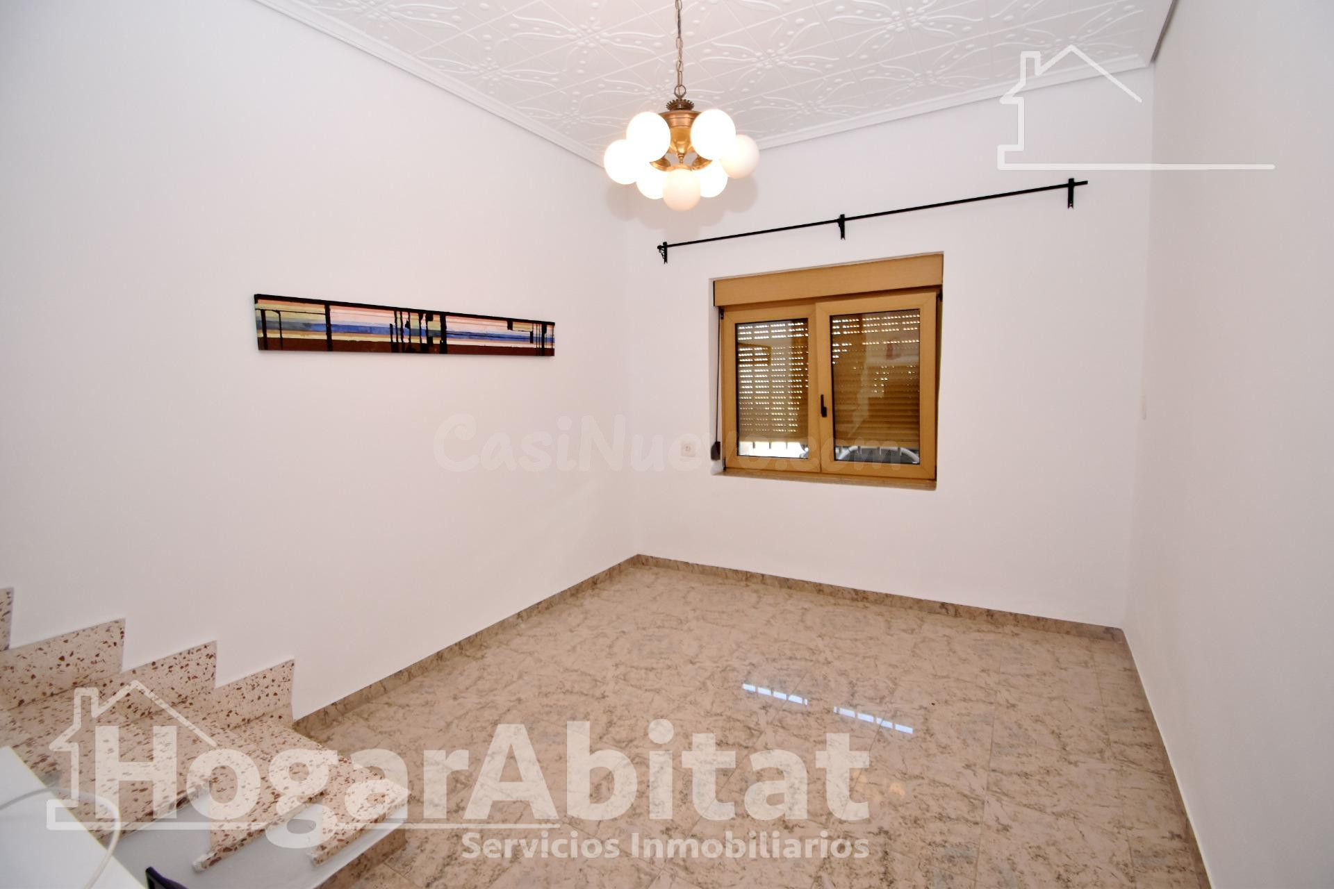 ¡EN PLENO CENTRO! GRAN CASA SEMIREFORMADA CON DOS TERRAZAS - foto 2