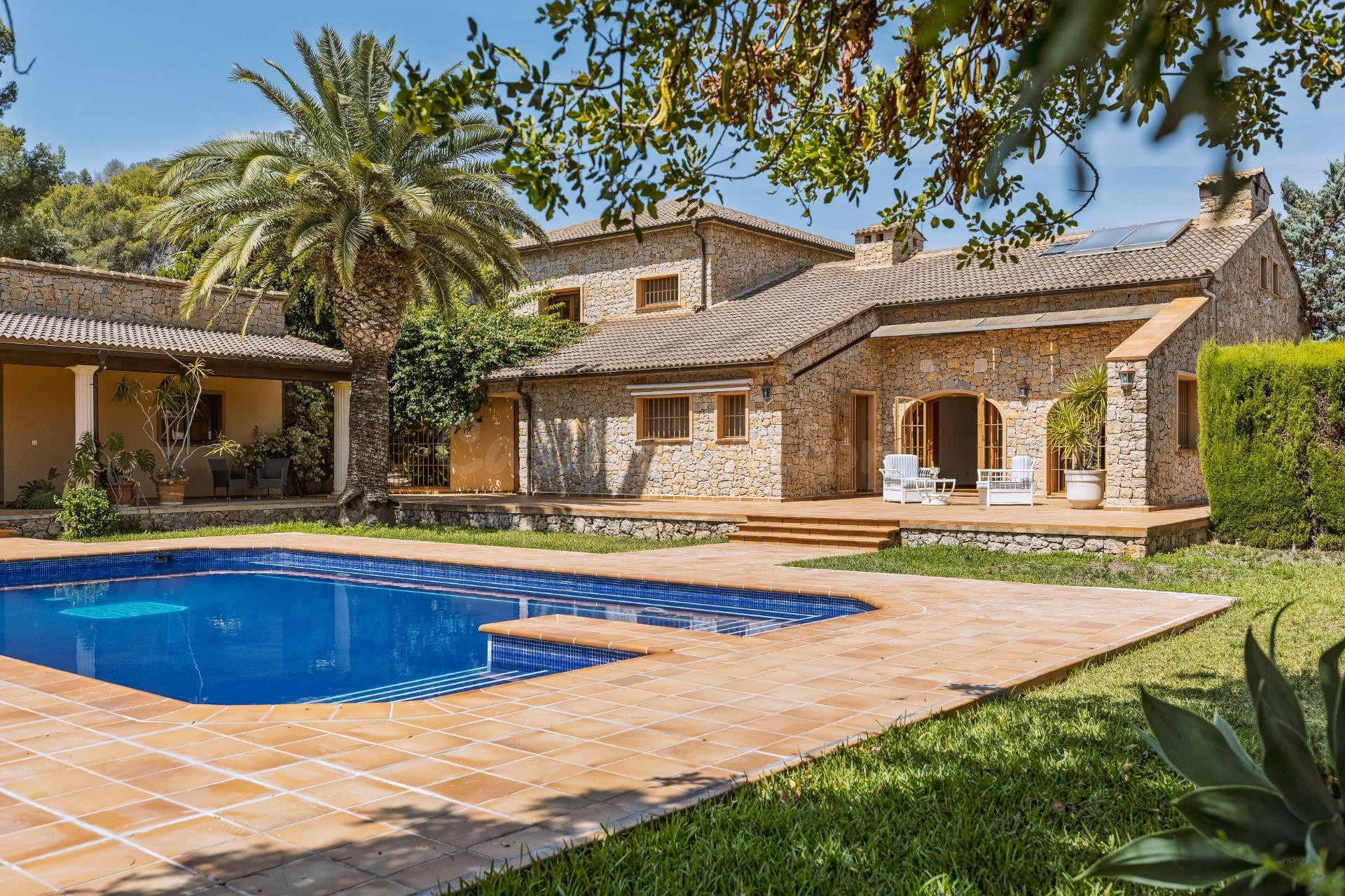 Exclusiva finca señorial con arquitectura mallorquina tradic
