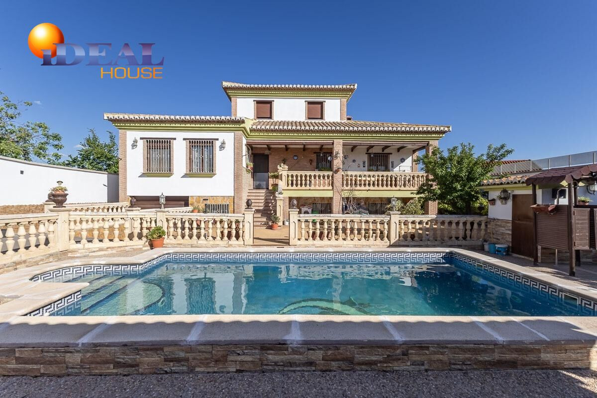 Chalet en Albolote.