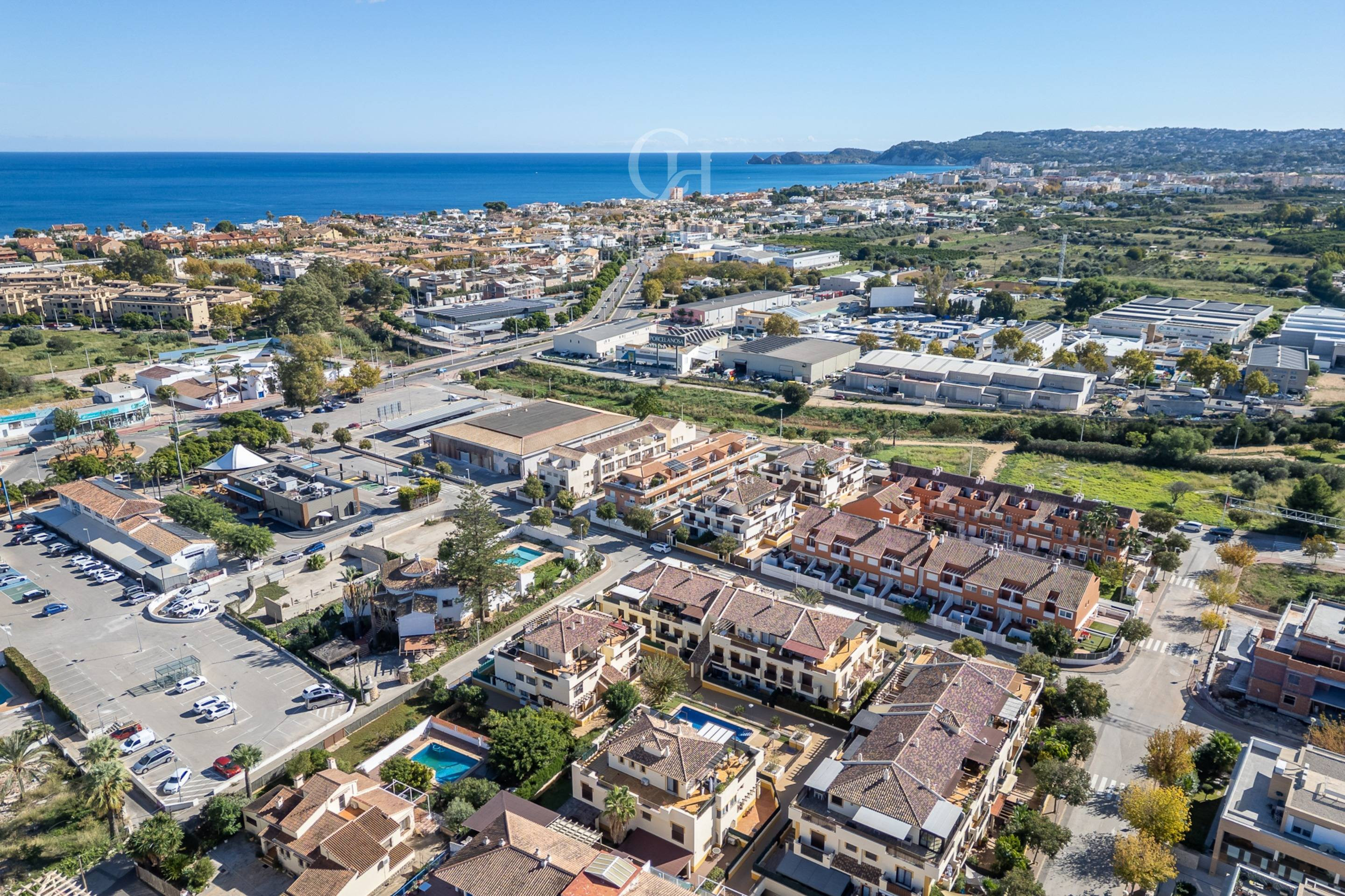 CASA ADOSADA MEDITERRÁNEA CON JARDÍN PRIVADO EN JÁVEA · RESI - foto 3