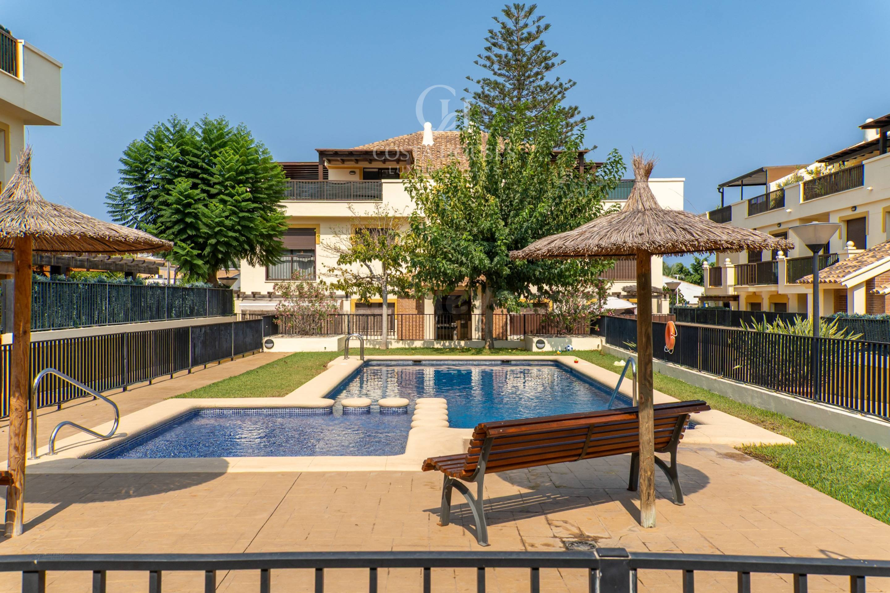 CASA ADOSADA MEDITERRÁNEA CON JARDÍN PRIVADO EN JÁVEA · RESI - foto 4
