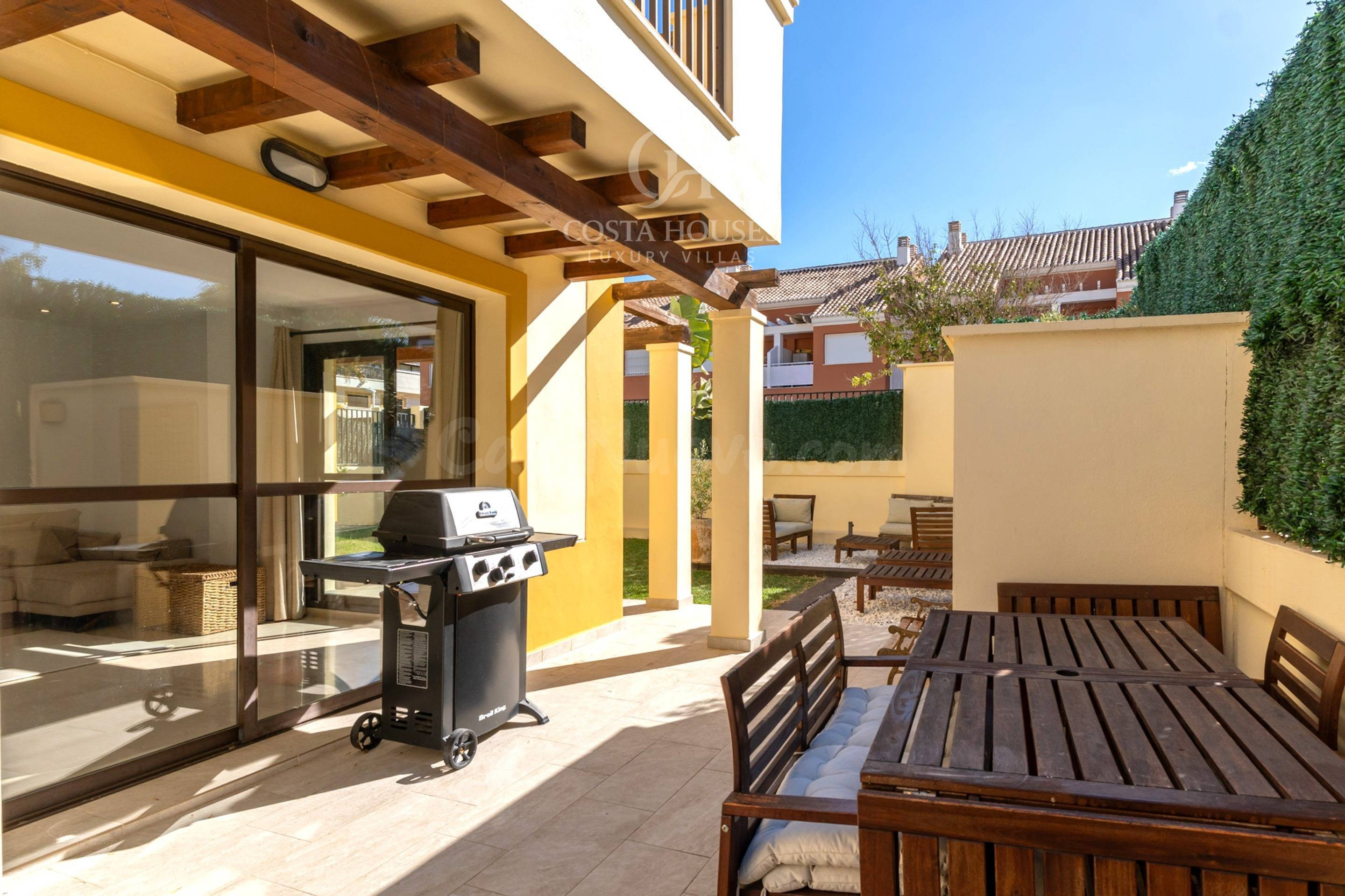 CASA ADOSADA MEDITERRÁNEA CON JARDÍN PRIVADO EN JÁVEA · RESI - foto 5