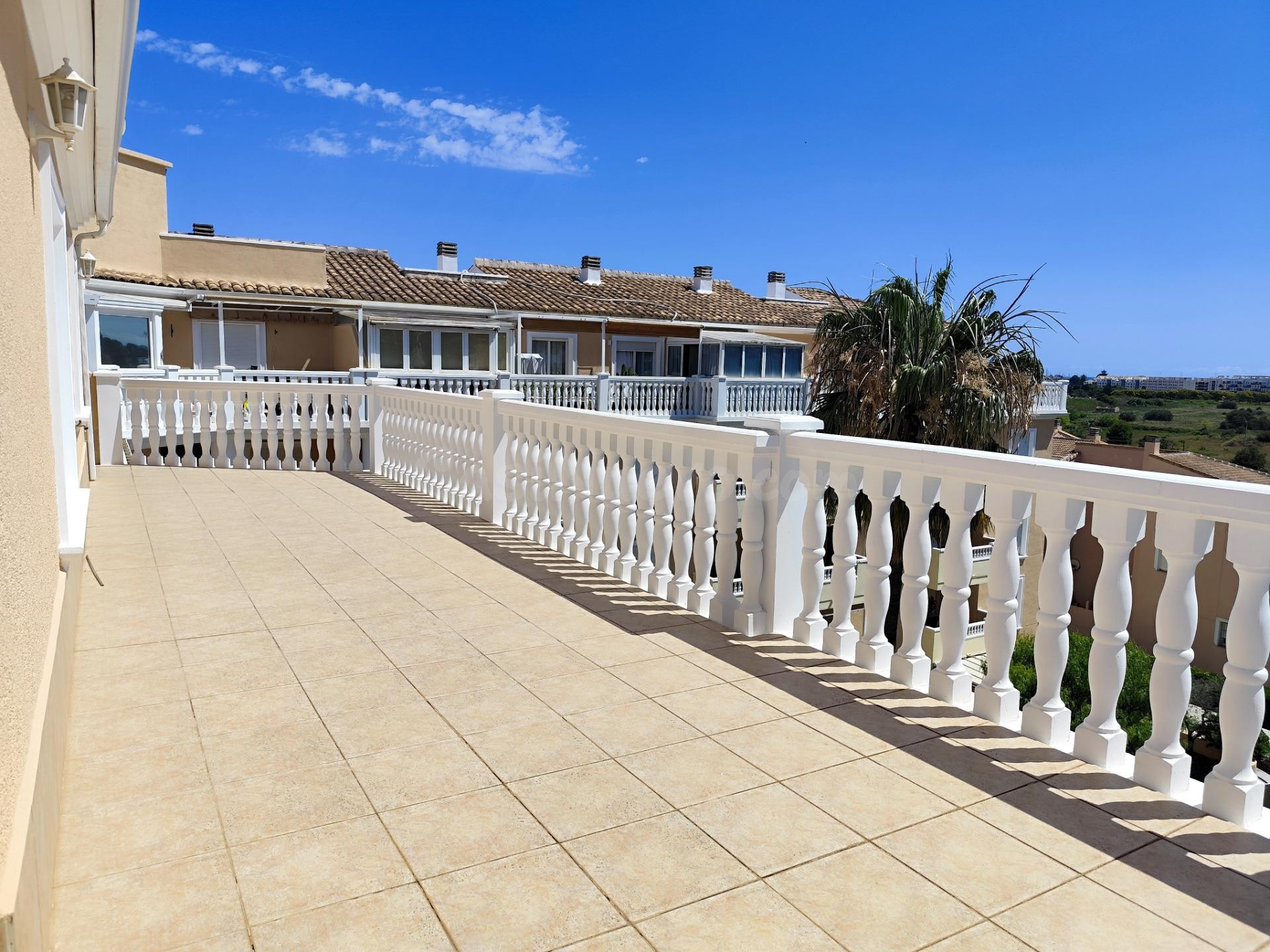Ático de 3 dormitorios con espectacular terraza en Dénia
