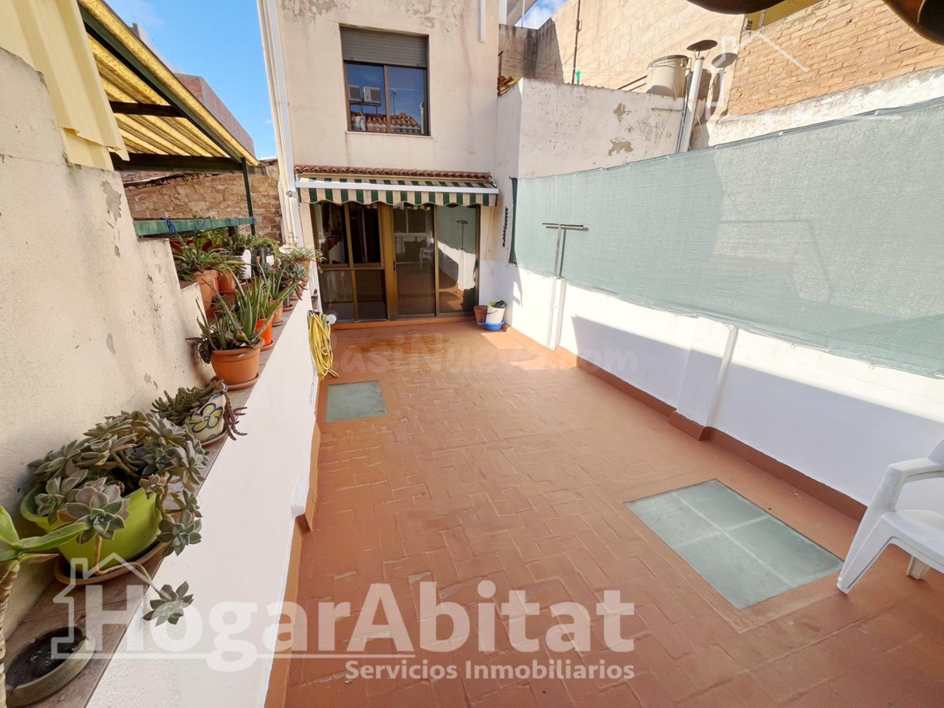 MAGNÍFICA CASA REFORMADA CON TERRAZA EN EL CENTRO