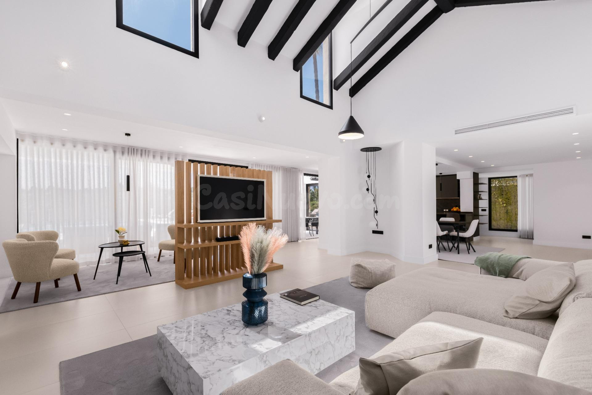 Villa renovada de 5 dormitorios y 5 baños en Valle del Golf, - foto 2