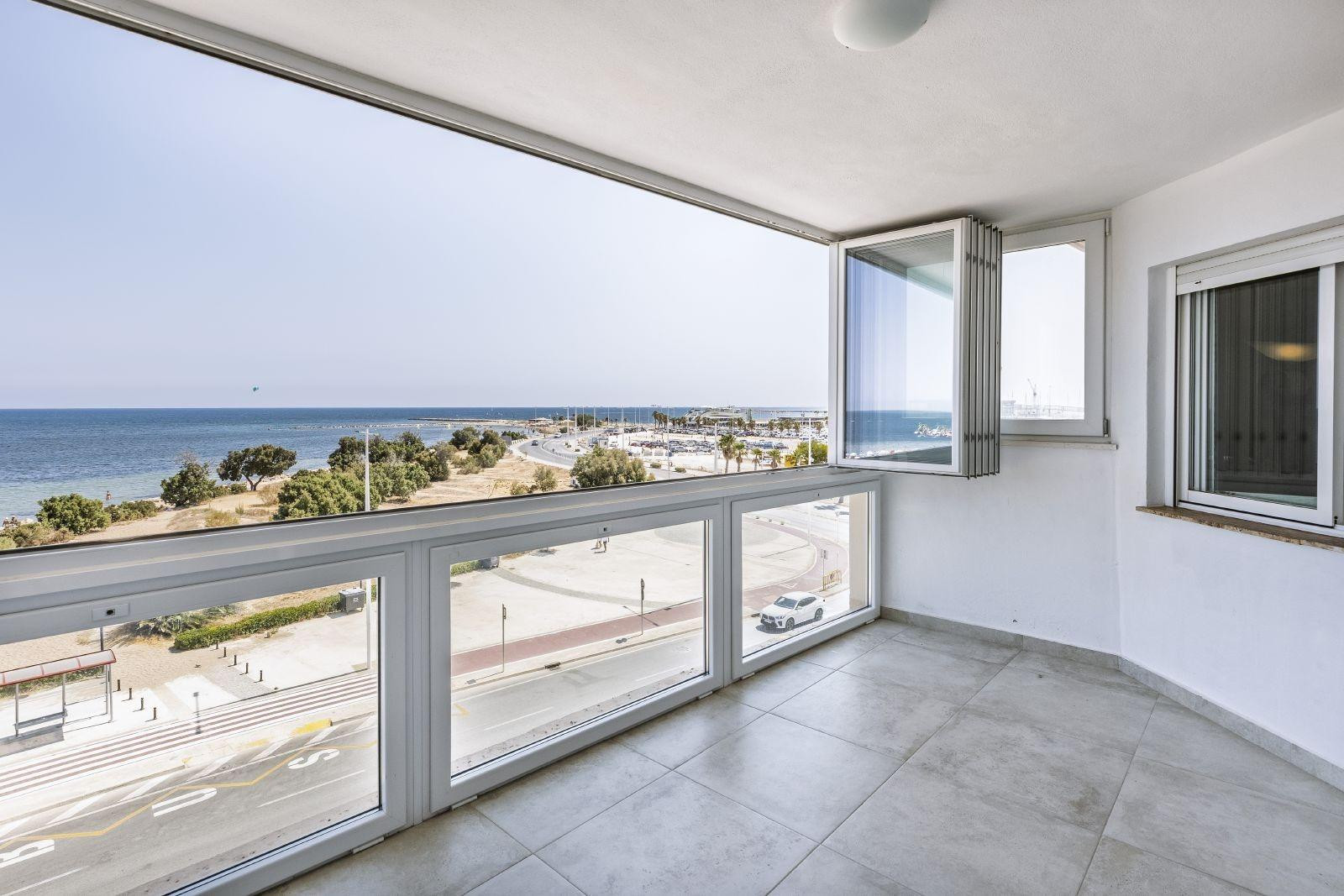 Ático dúplex con piscina privada y vistas panorámicas al mar - foto 3