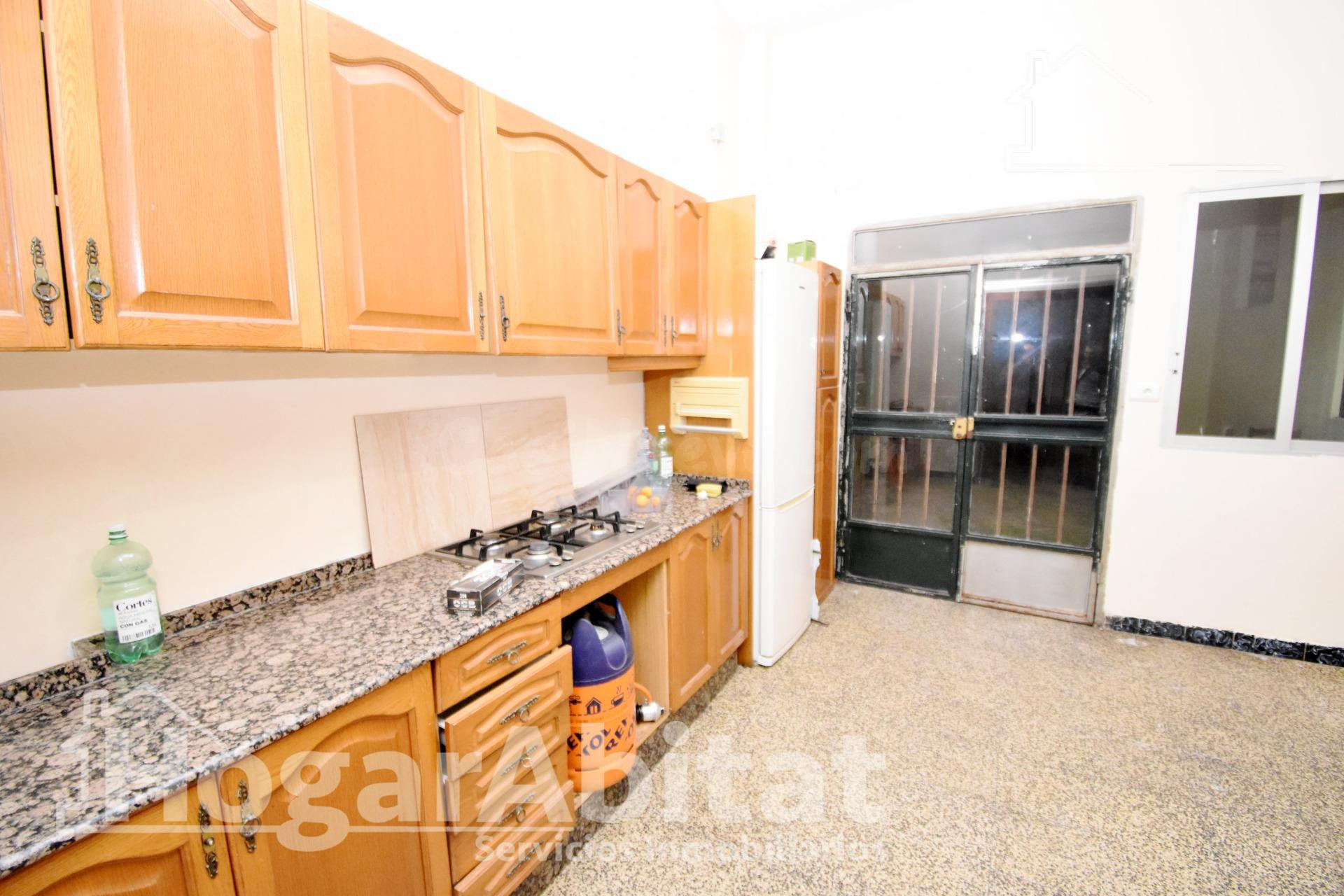 AMPLIA CASA CON TERRAZA PARA CREAR TU HOGAR DE ENSUEÑO - foto 3