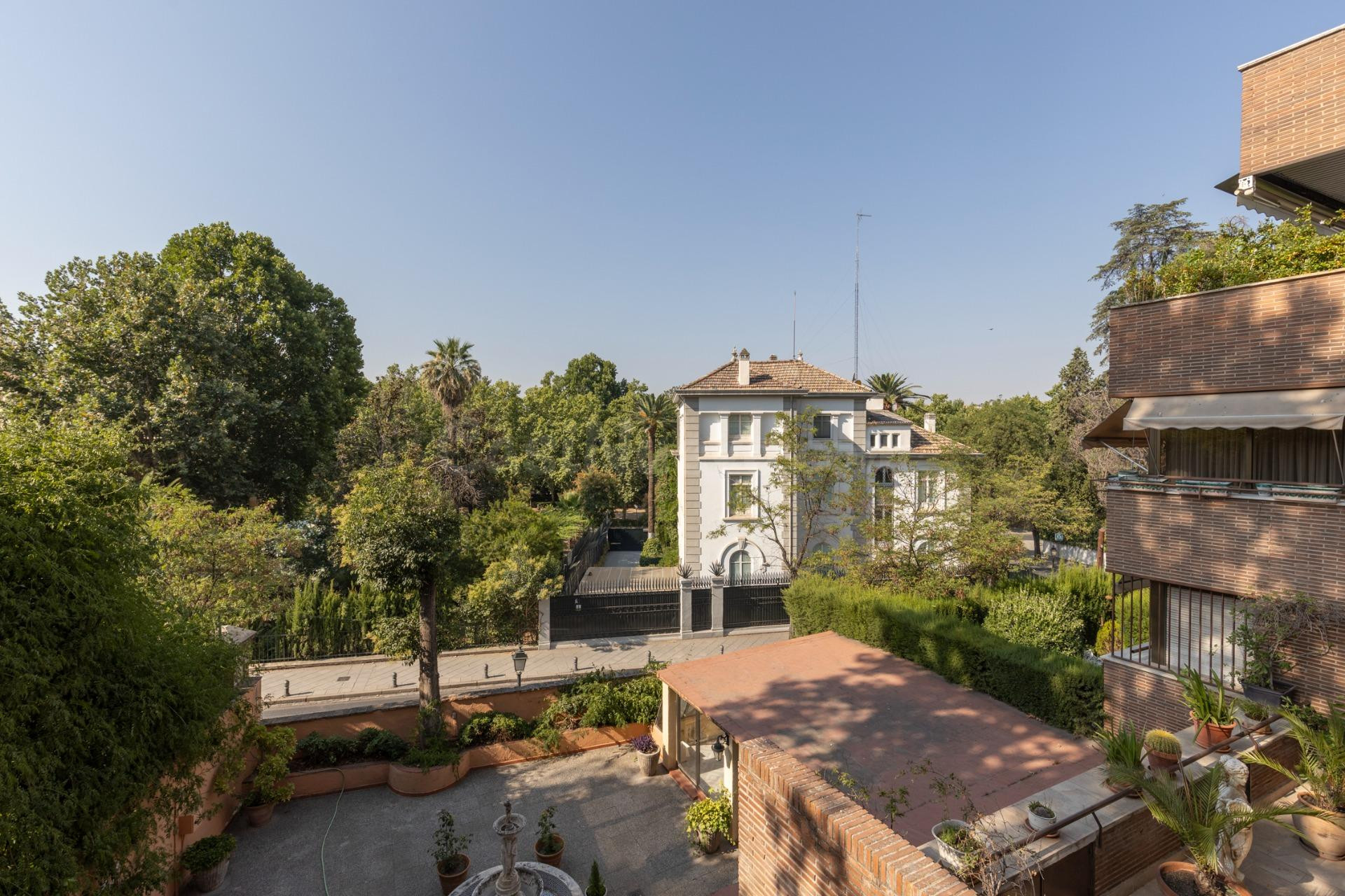 Exclusivo piso señorial con terraza en el Paseo del Salón (C - foto 2