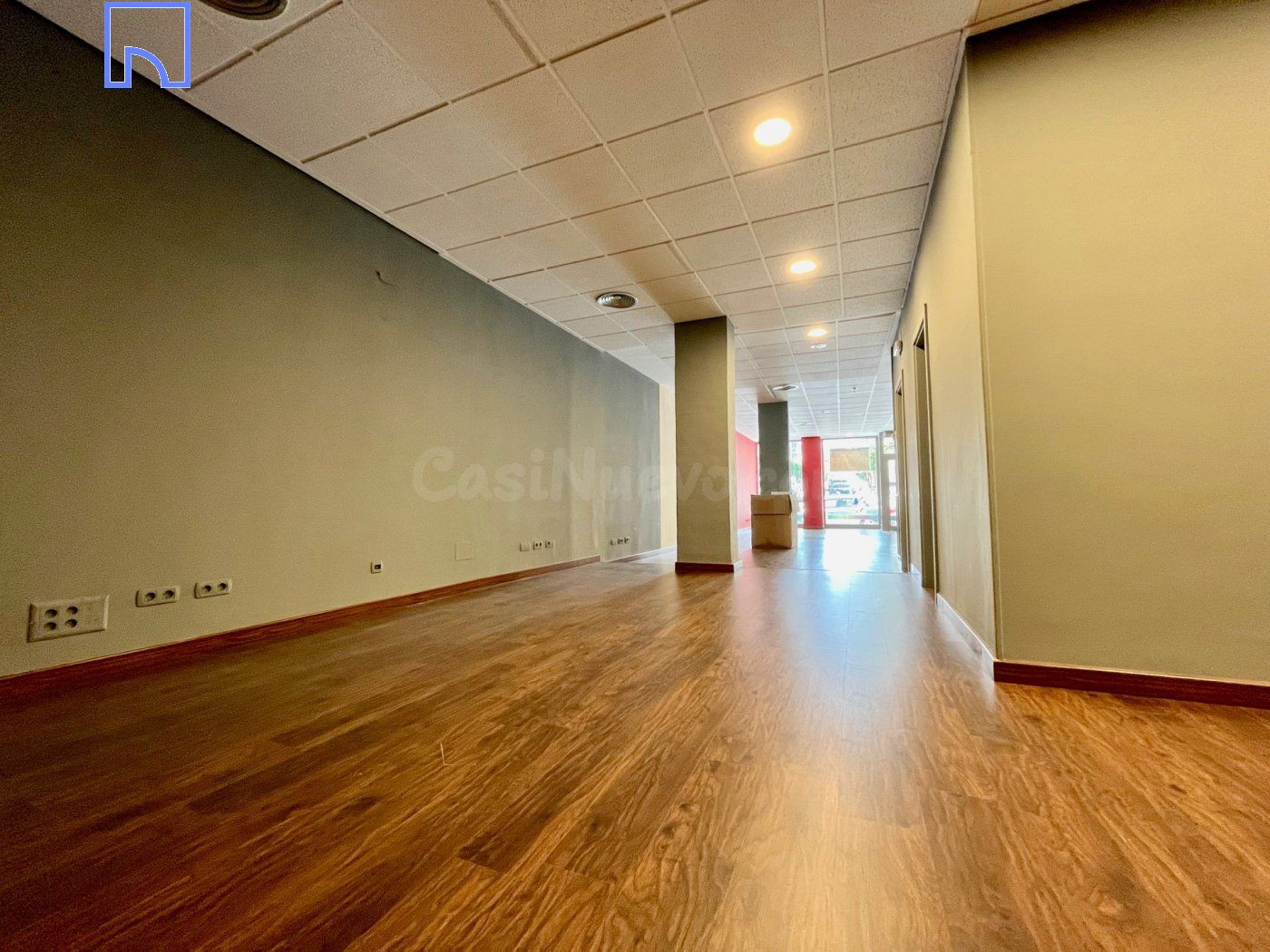 Local de 154 m2 listo para empezar actividad: 950€ / mes - foto 2