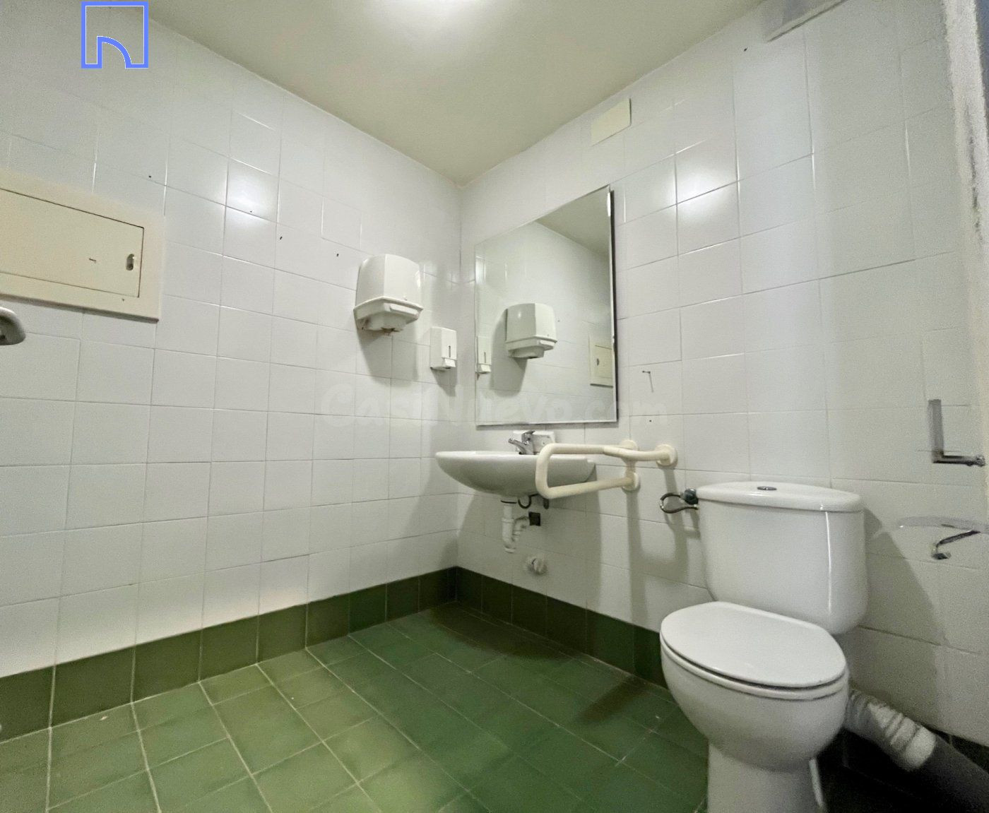 Local de 154 m2 listo para empezar actividad: 950€ / mes - foto 5
