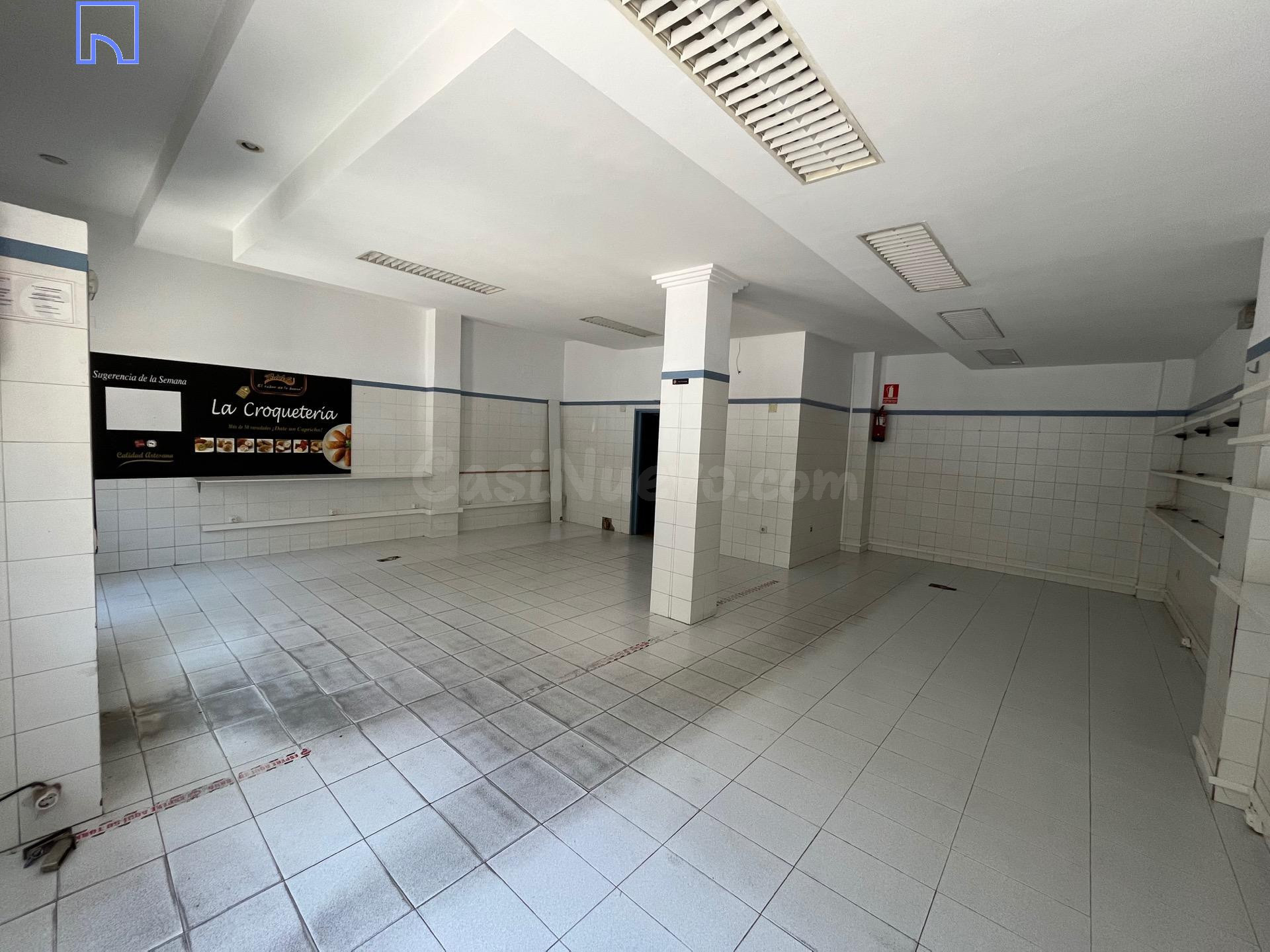 Local comercial en Avda Santa Ana - foto 4