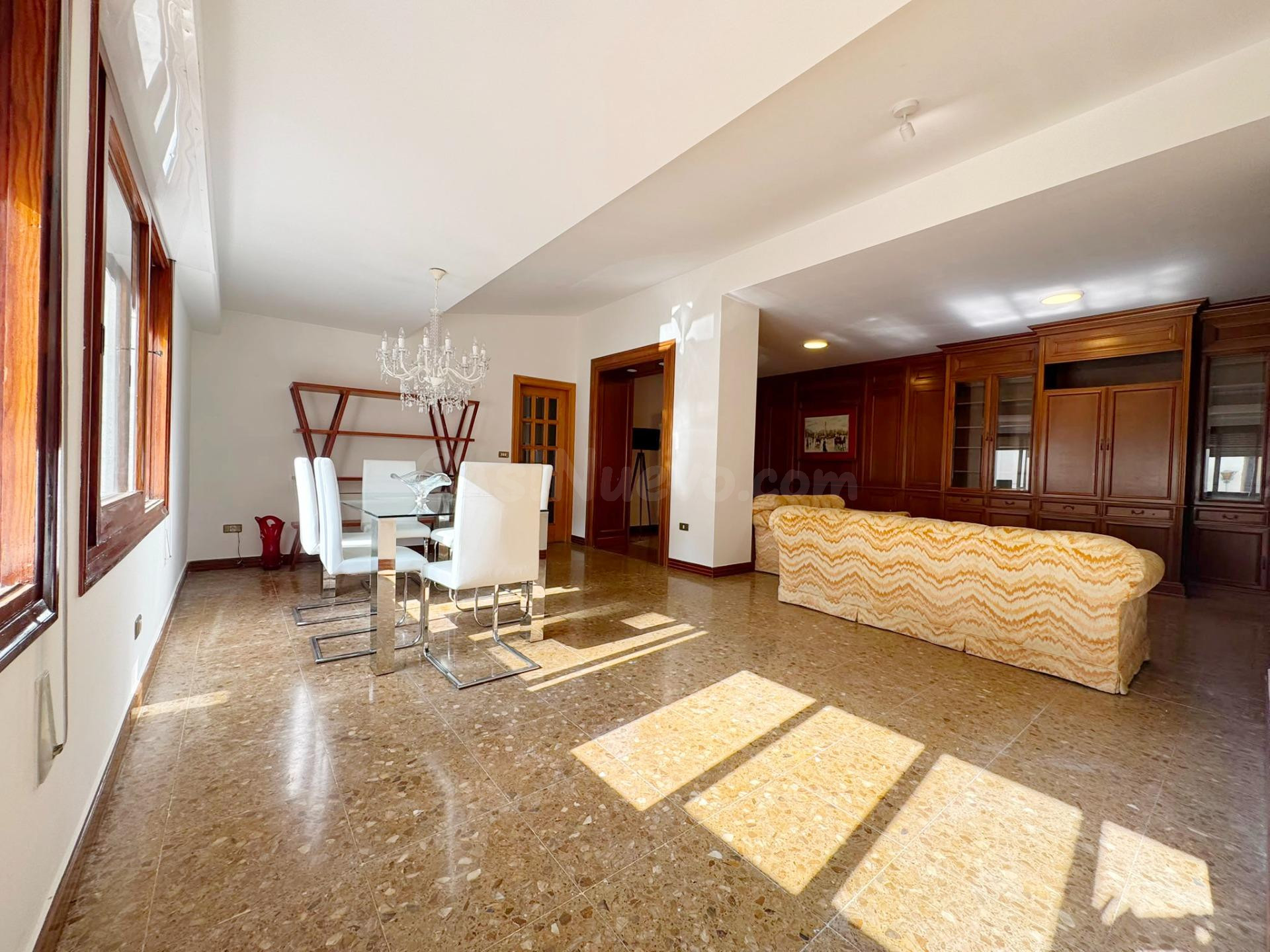 Amplio piso en venta en pleno corazón de Dénia - foto 2