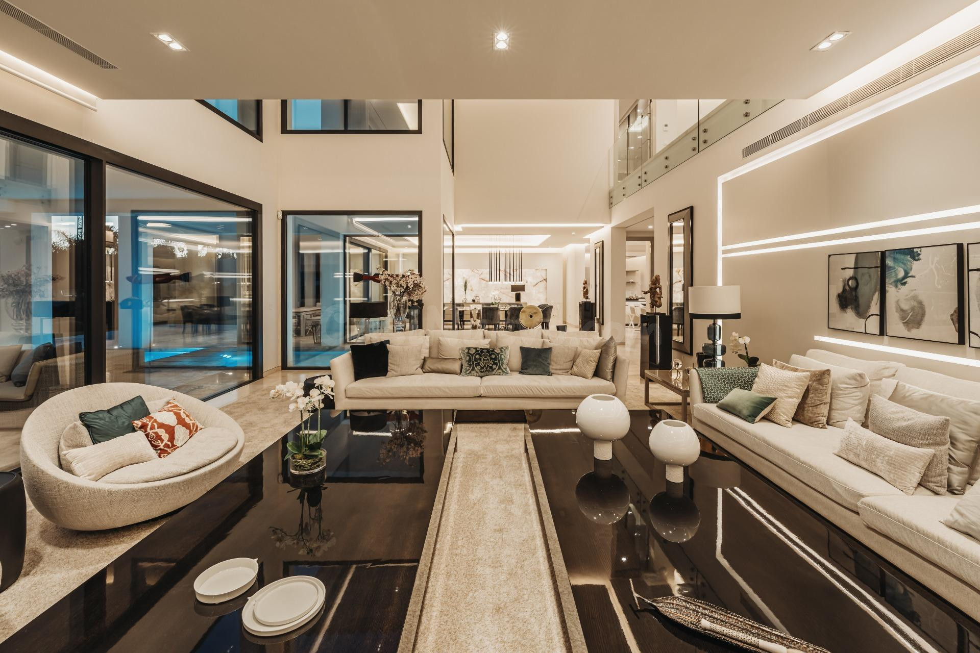 Moderna villa de lujo de 6 dormitorios y 6 baños en La Cerqu - foto 4