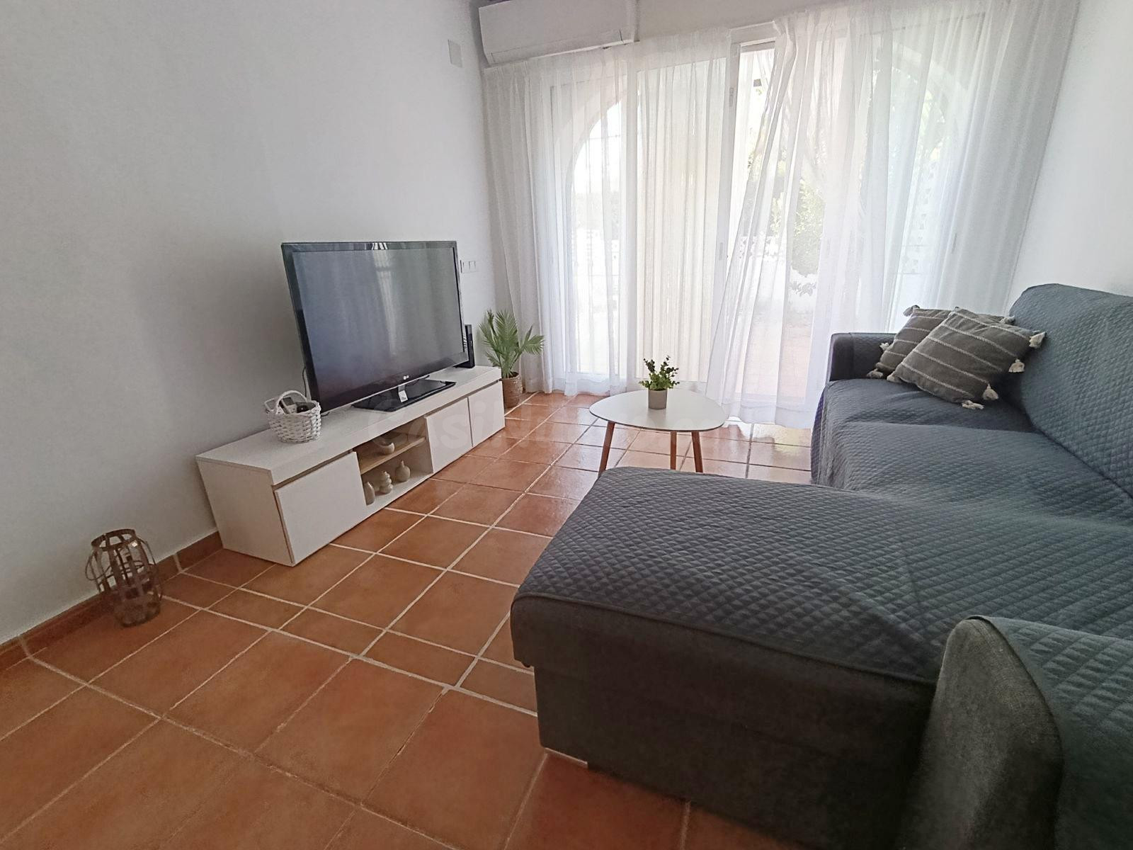 Chalet adosado reformado en alquiler de temporada de inviern - foto 3