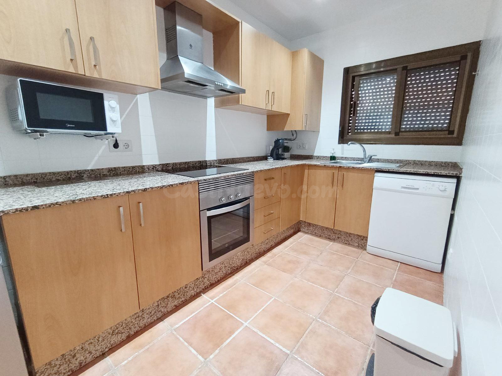 Chalet adosado reformado en alquiler de temporada de inviern - foto 5