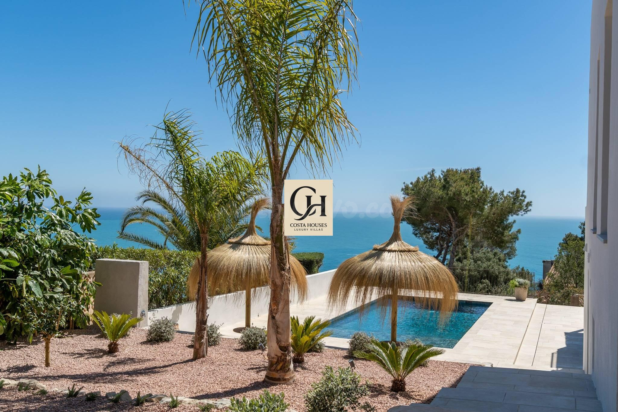 VILLA SILENZIA · LUZ, MAR Y ENERGIA PROPIA EN JAVEA ALICANTE