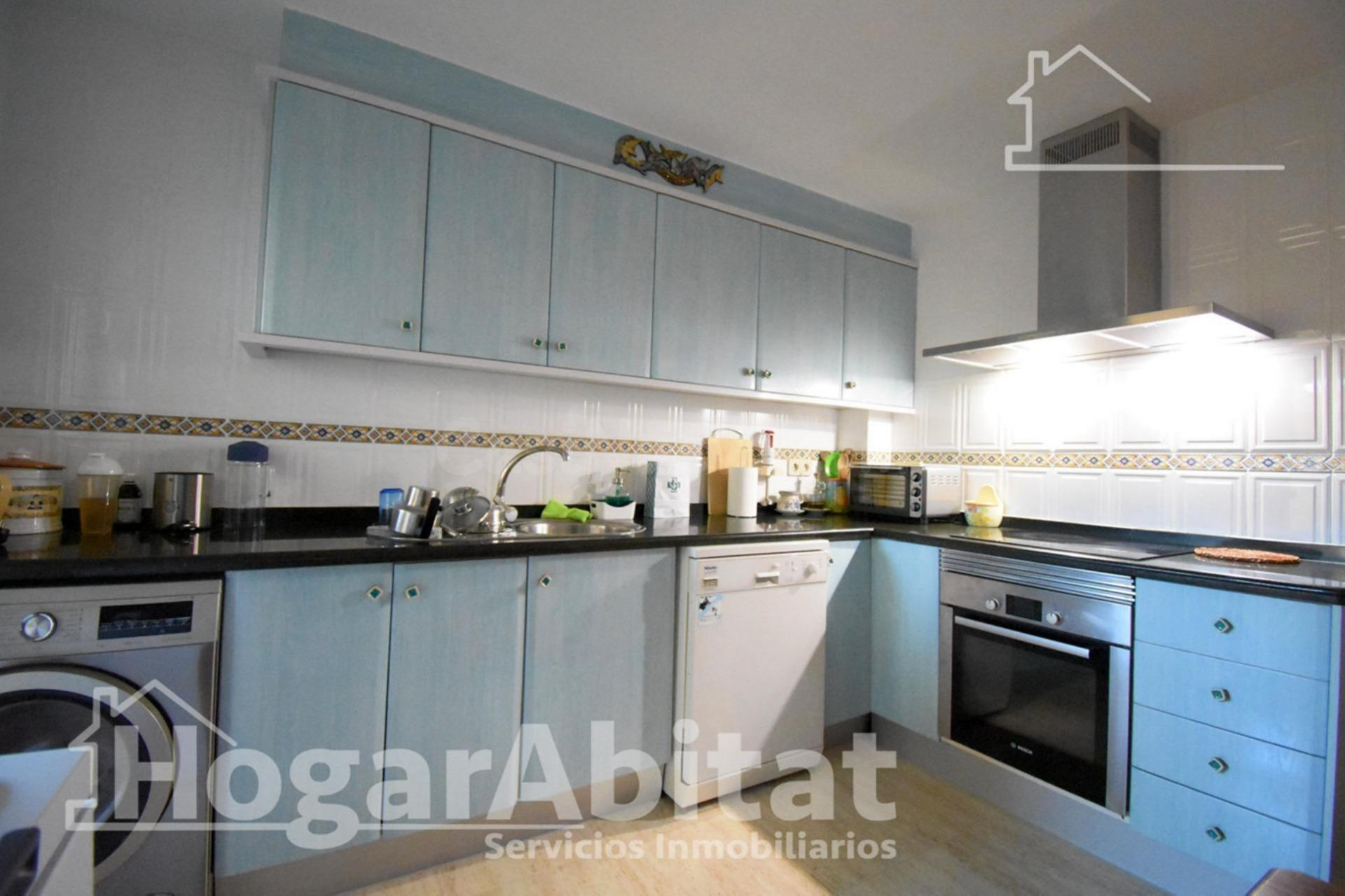 ¡IMPRESIONANTE! AMPLIO CON 4 DORMITORIOS, TERRAZA Y GARAJE J - foto 5