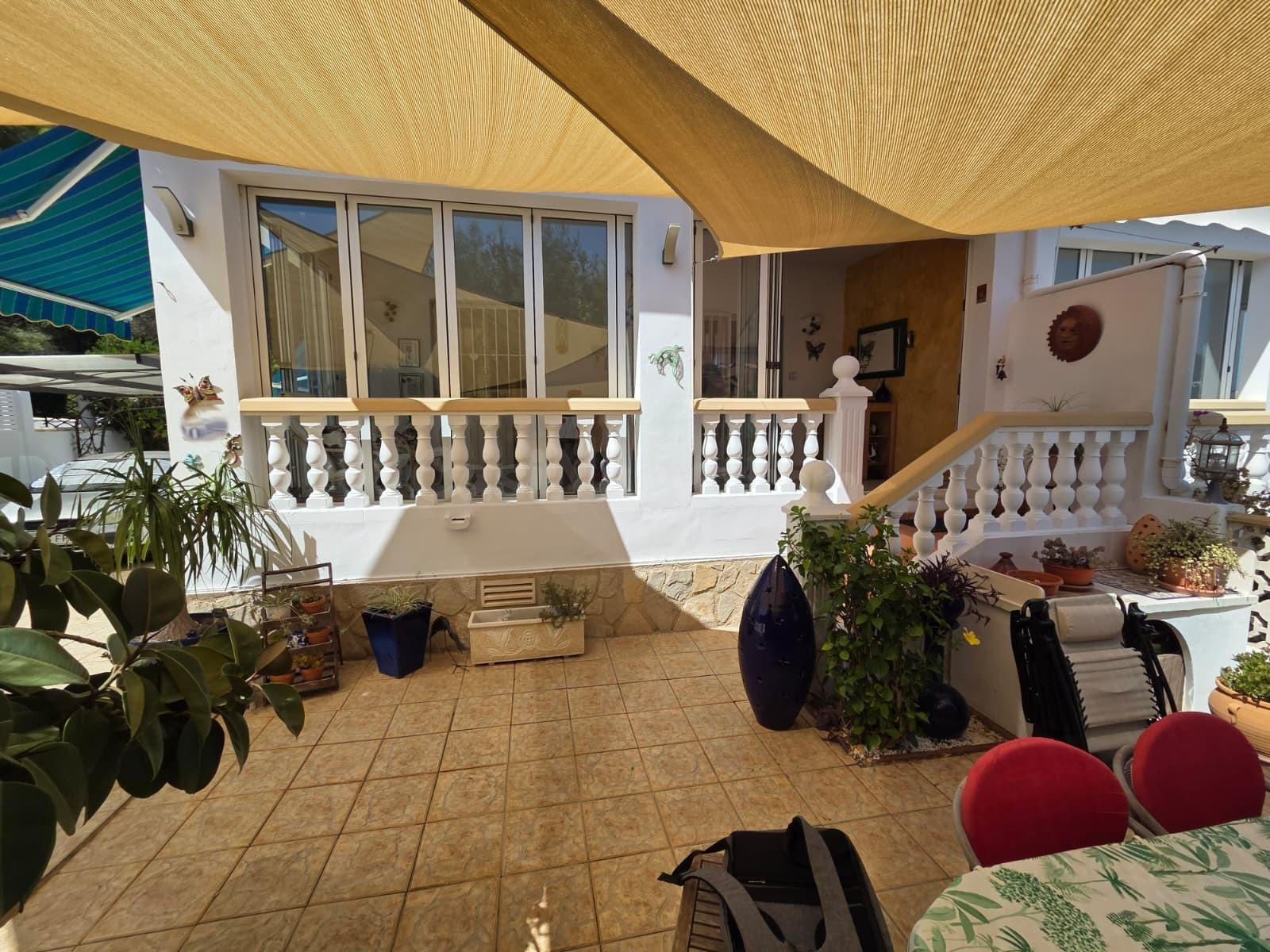 Chalet pareado de dos plantas y dos viviendas independientes